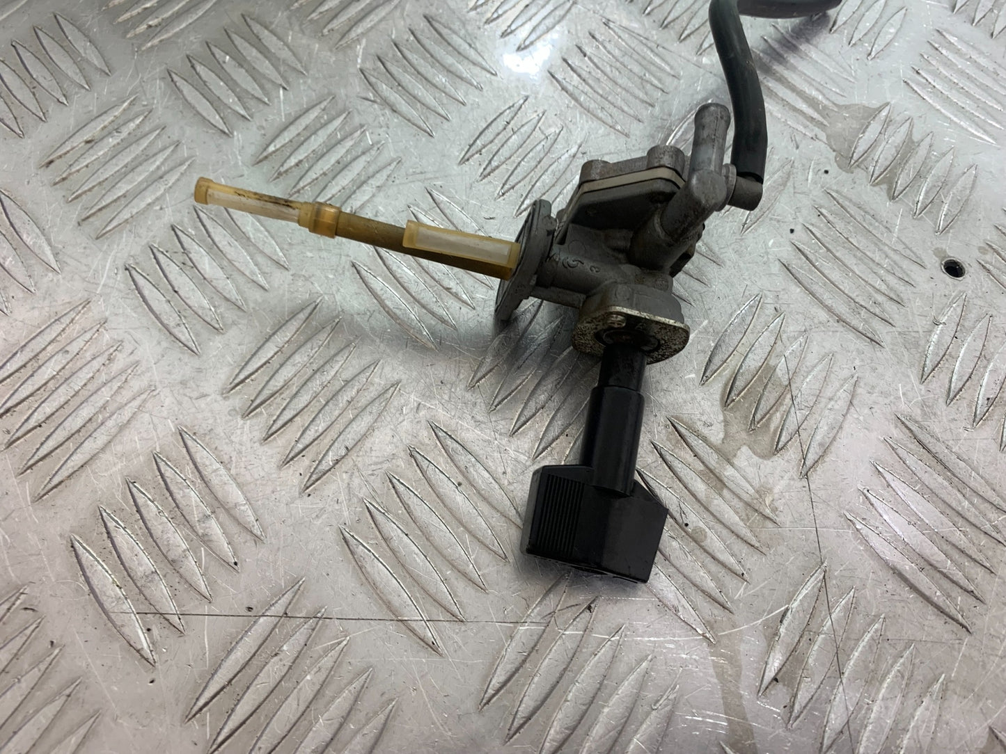 SUZUKI GSF1200  GSF 1200 BANDIT PETROL TAP  YEAR 1997-2000 (CMB1149)