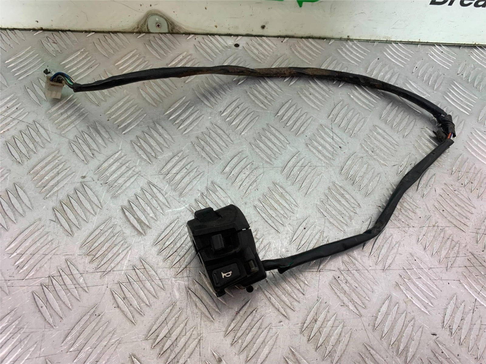 QINGQI QM125 GY-2B LEFT SWITCH GEAR  YEAR 2016 (CMB1228)