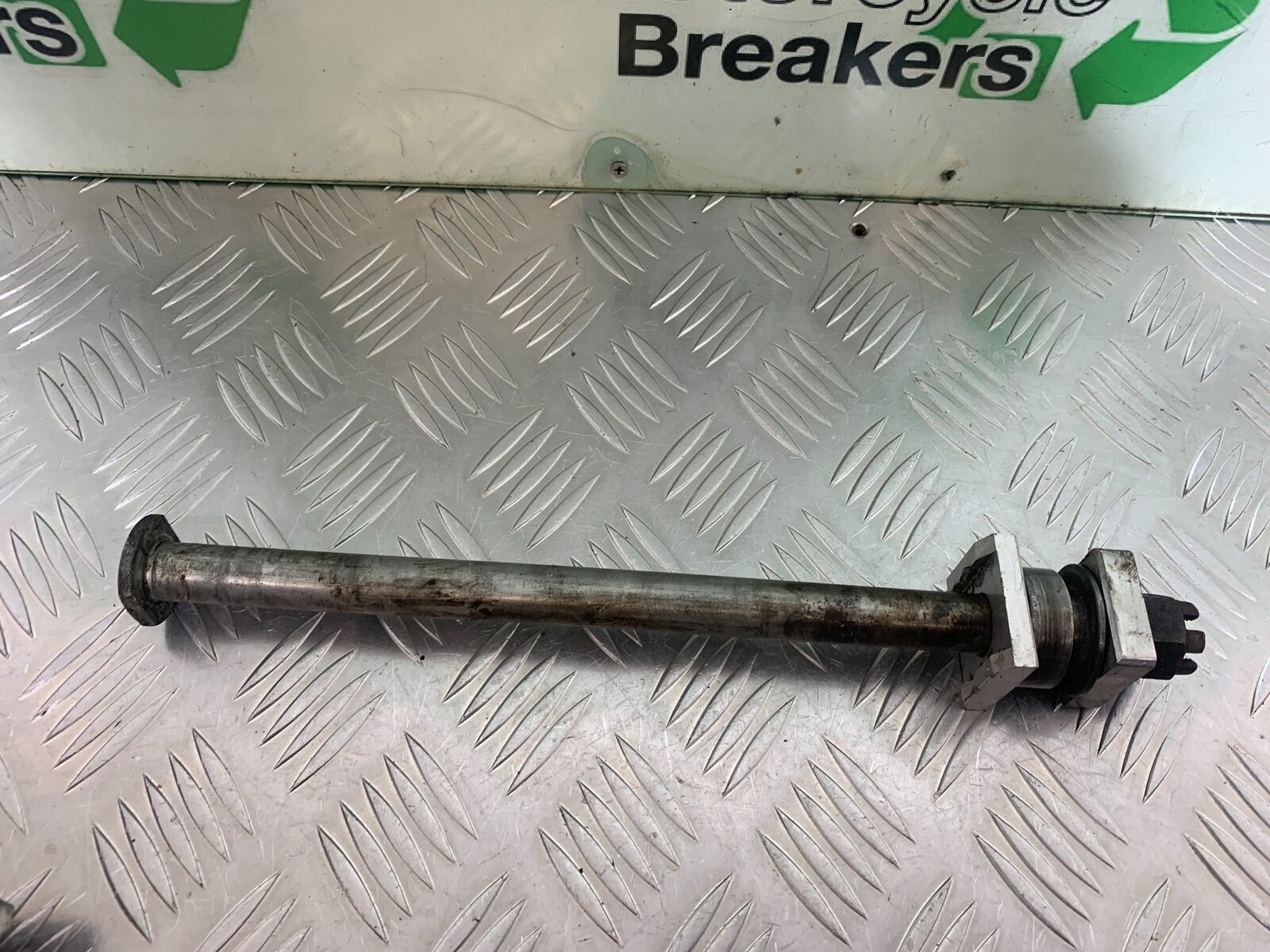 KAWASAKI ZZR1200 ZZR 1200 REAR WHEEL SPINDLE  YEAR 2002-05 (STOCK 993)