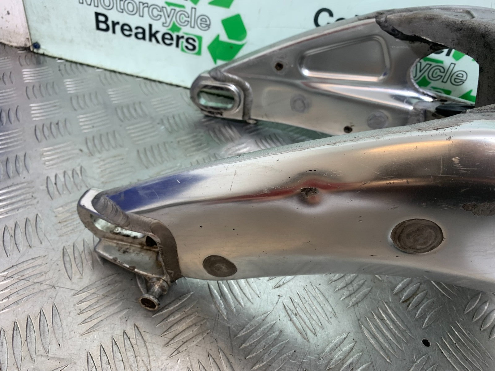 APRILIA RSV1000 RSV 1000 MILLE SWINGARM  1998- 2003 (CMB1184)