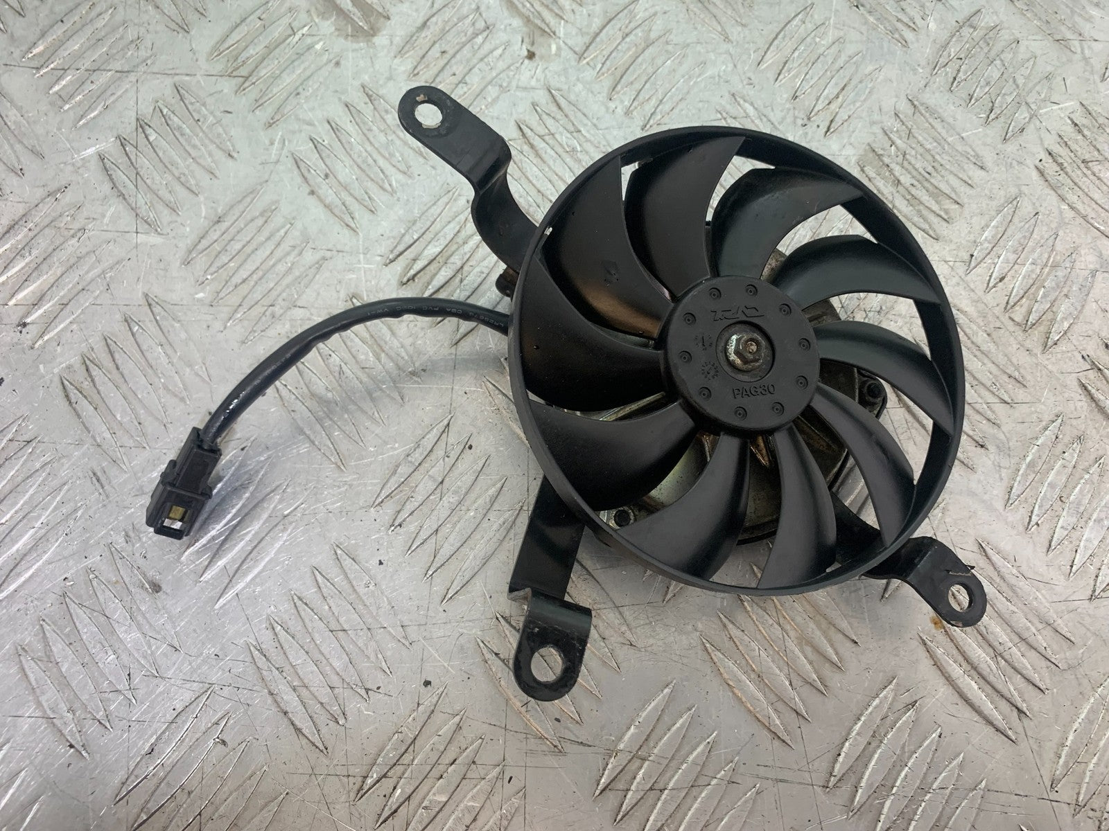 YAMAHA YZF R1 14 B BIG BANG RADIATOR FAN   2009-14 (CMB1175)