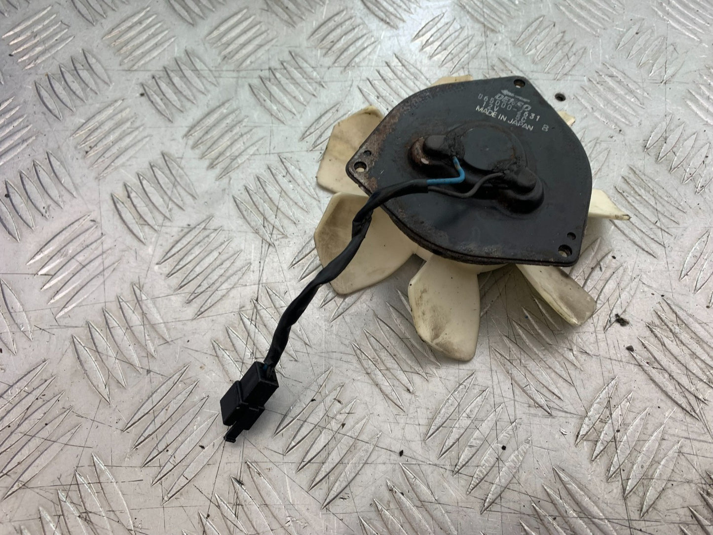 TRIUMPH 955i DAYTONA RADIATOR FAN  YEAR 2002-2006 (CMB1229)