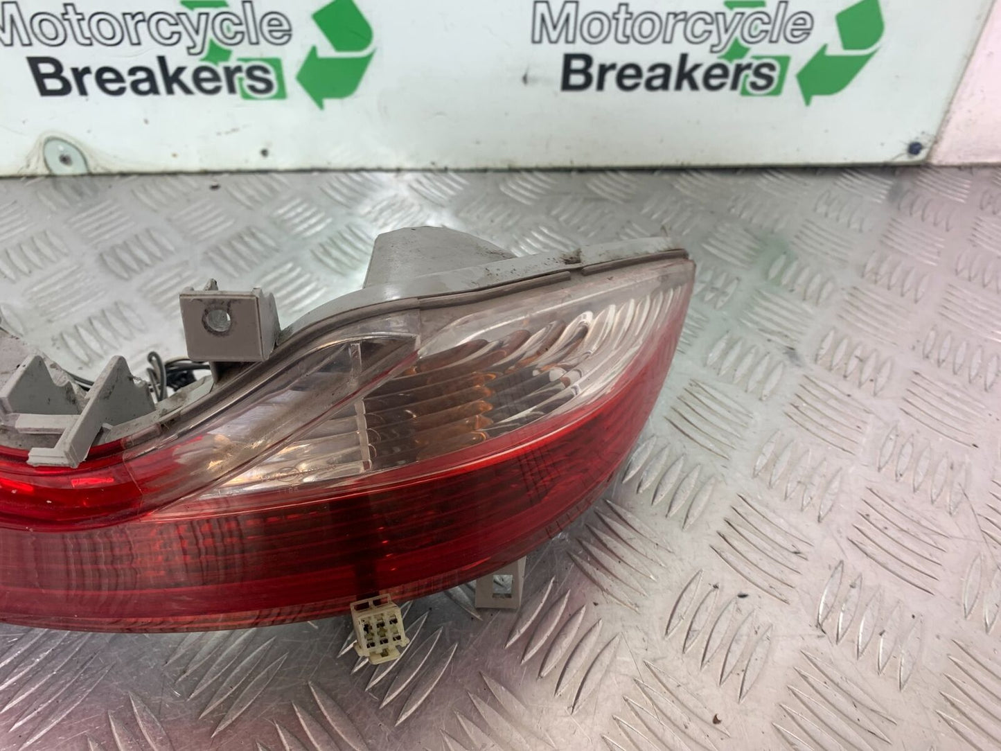 SUZUKI AN 200 UN 200 BURGMAN REAR LIGHT  YEAR 2007-09 (CMB1128)
