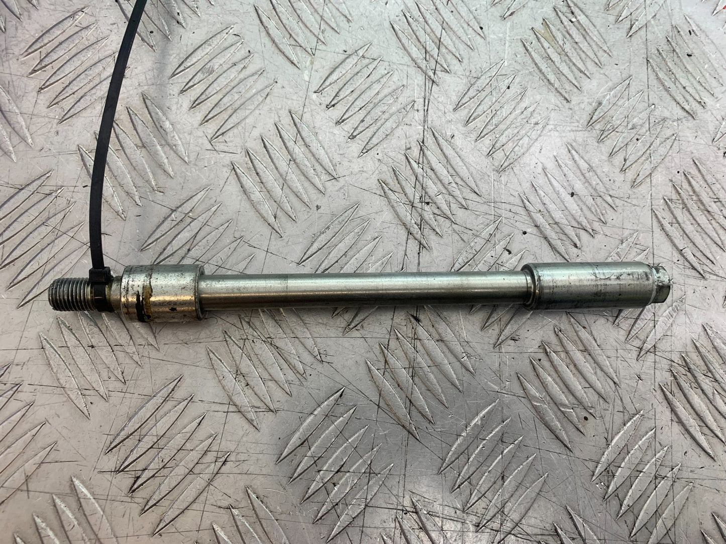 PIONEER NEVADA XF125 FRONT WHEEL SPINDLE   YEAR 2009 (CMB1214)
