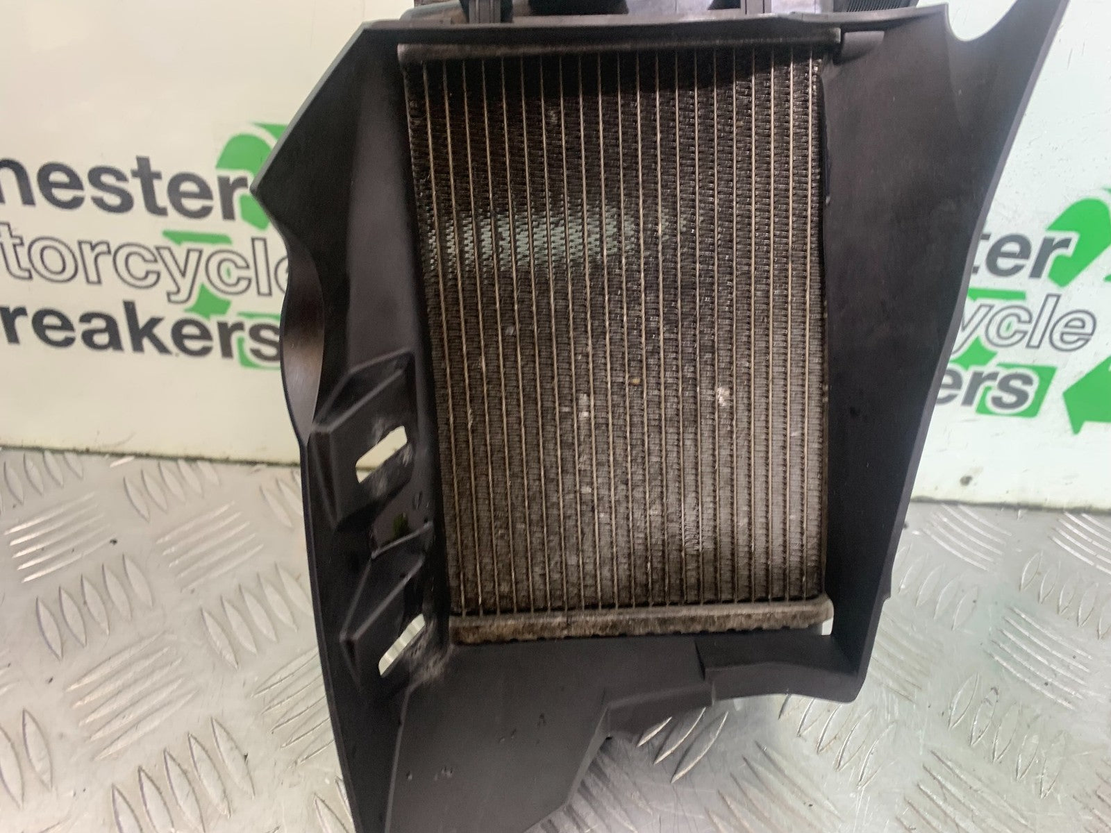 BMW R1200 R 1200 GS RIGHT RADIATOR YEAR 2013-2016 (CMB1257)
