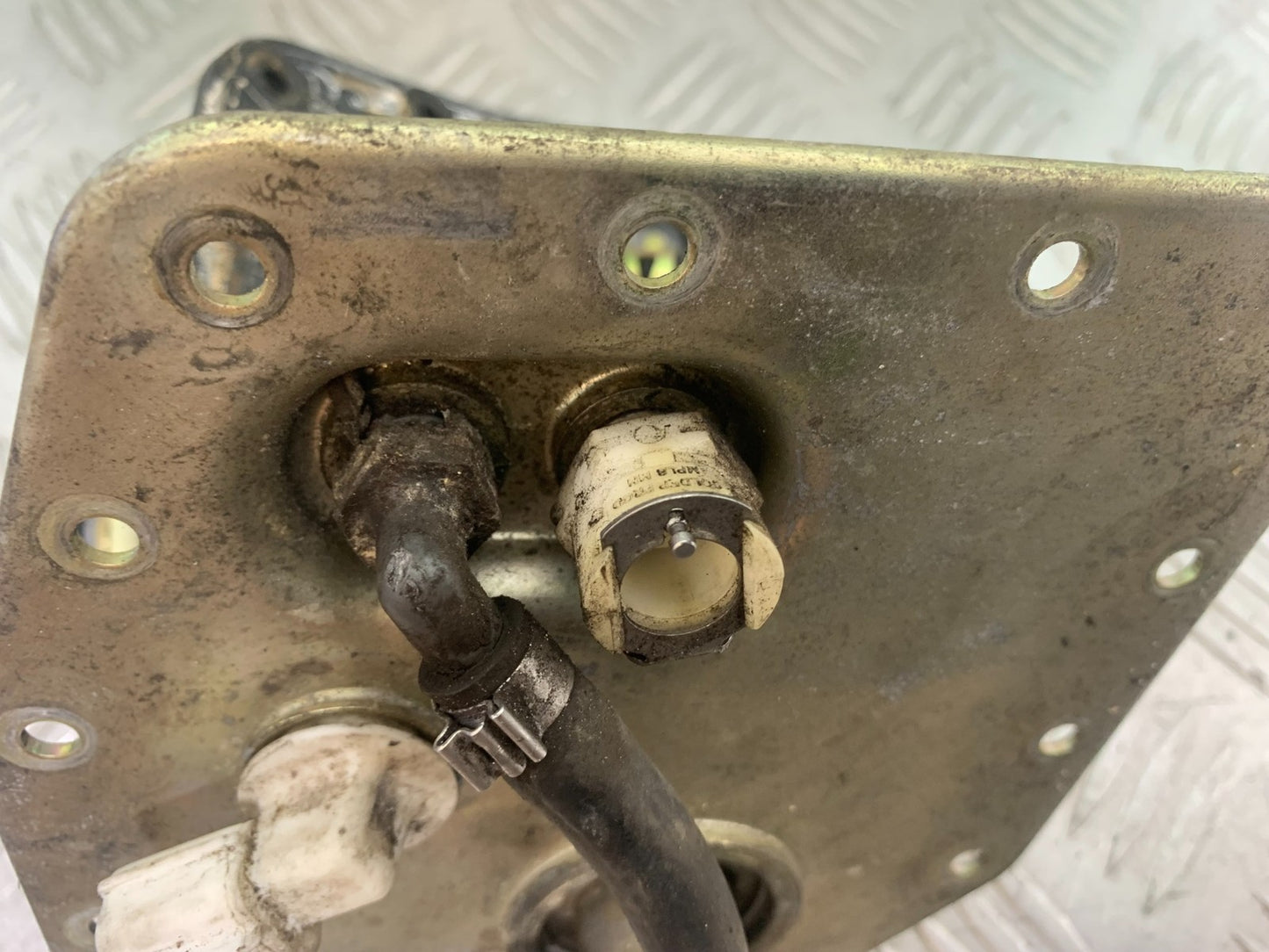 TRIUMPH 955i SPRINT ST PETROL PUMP  1999-2004 (CMB1176)