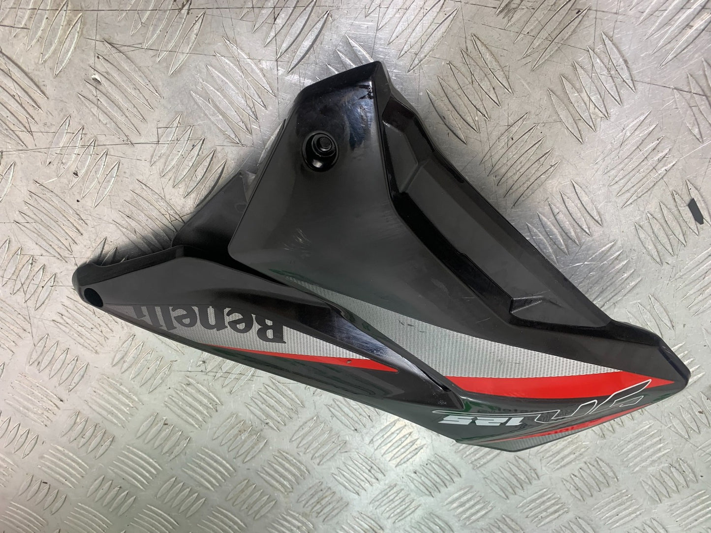 BENELLI BN125 BN 125 LEFT SIDE FAIRING   YEAR 2018-2021 (CMB1194)