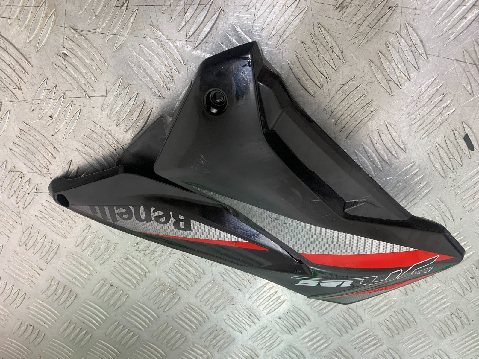 BENELLI BN125 BN 125 LEFT SIDE FAIRING   YEAR 2018-2021 (CMB1194)