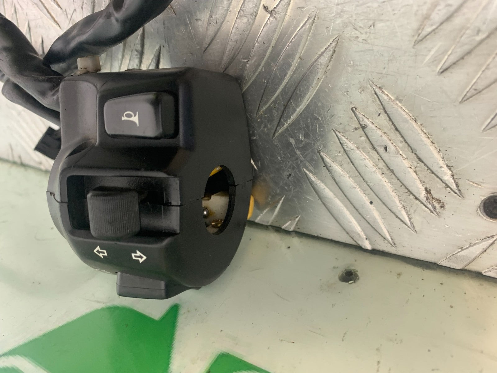 SUZUKI GSX750 INAZUMA LEFT SWITCH GEAR  YEAR 1998-2003 (CMB1308)