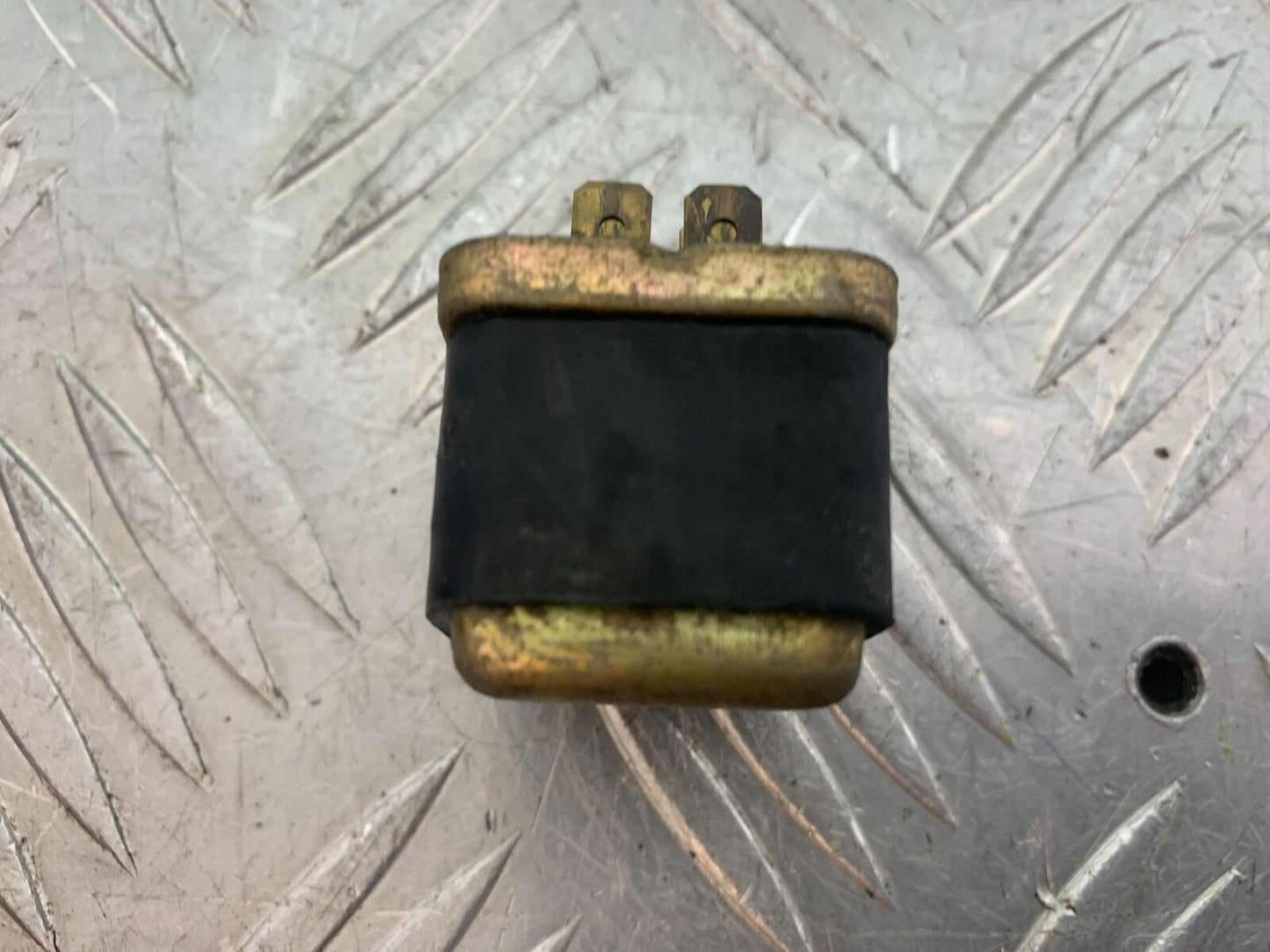 YAMAHA XS1100 MIDNIGHT SPECIAL 4 PIN RELAY YEAR 1980-1982 (CMB1122)