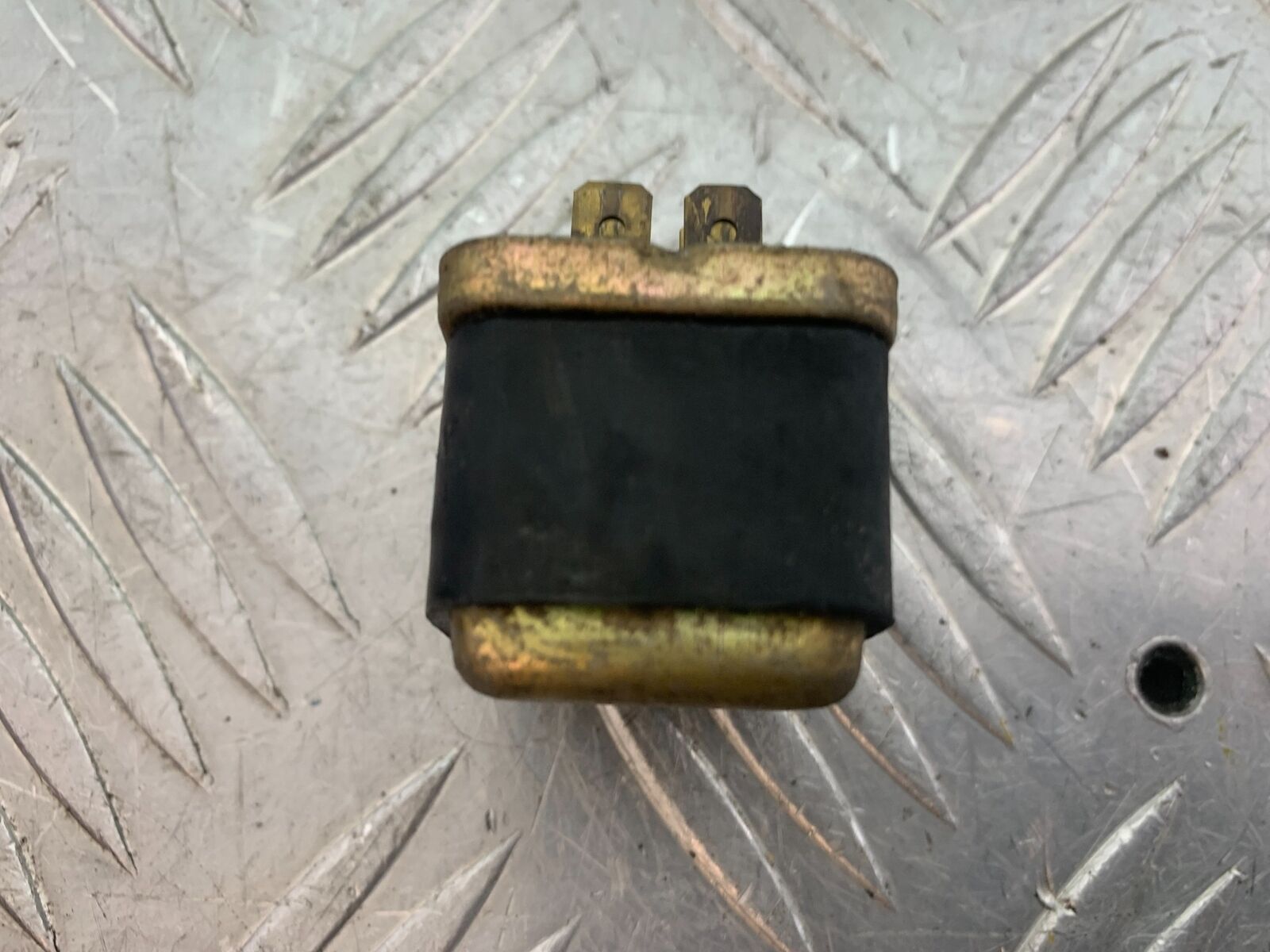 YAMAHA XS1100 MIDNIGHT SPECIAL 4 PIN RELAY YEAR 1980-1982 (CMB1122)