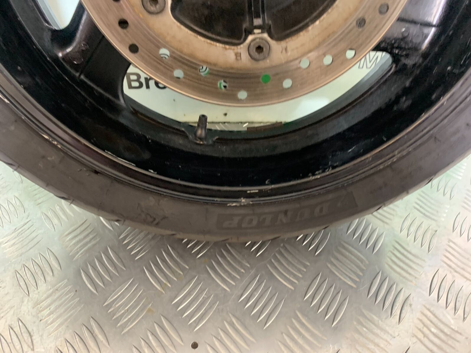 HONDA CBR1100 BLACKBIRD REAR WHEEL  YEAR 1996-1998 (CMB1017)
