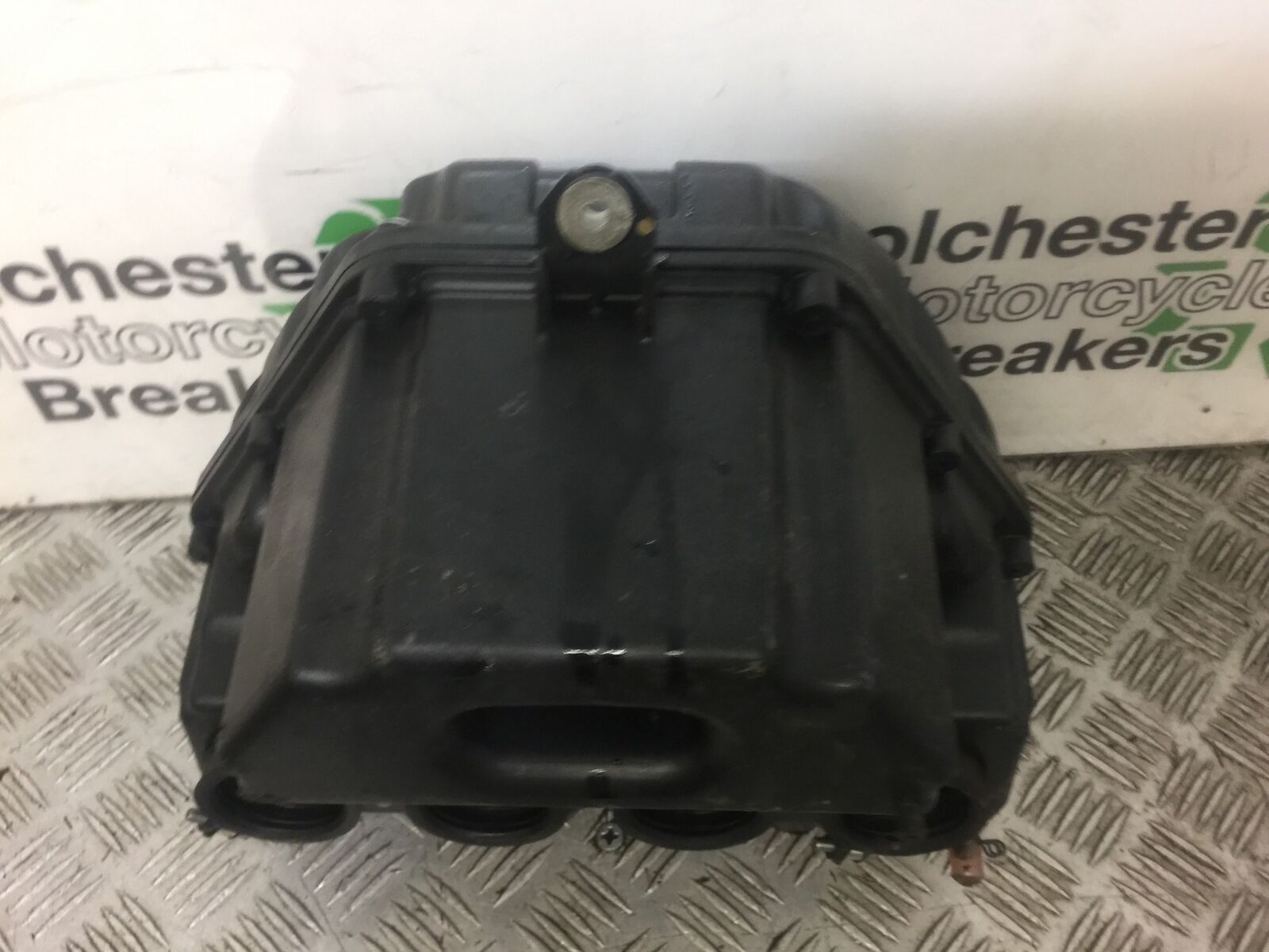 YAMAHA XJ6 XJ6-S AIR BOX  YEAR 2010 (STOCK 383)