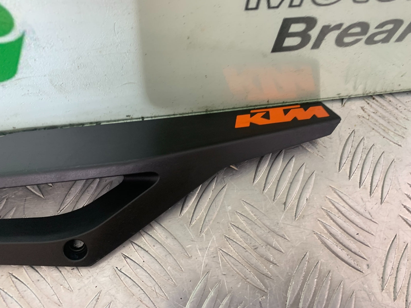 KTM 790 DUKE CHAIN GUARD YEAR 2018-2021  (CMB11150)