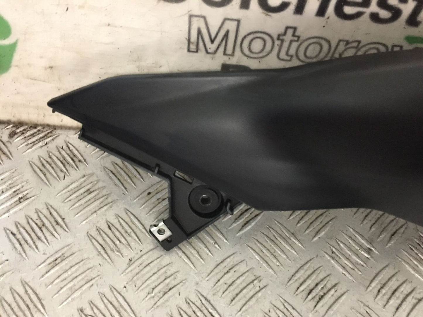 YAMAHA MT03 RIGHT TANK COWL   YEAR 2018  (STOCK 801)