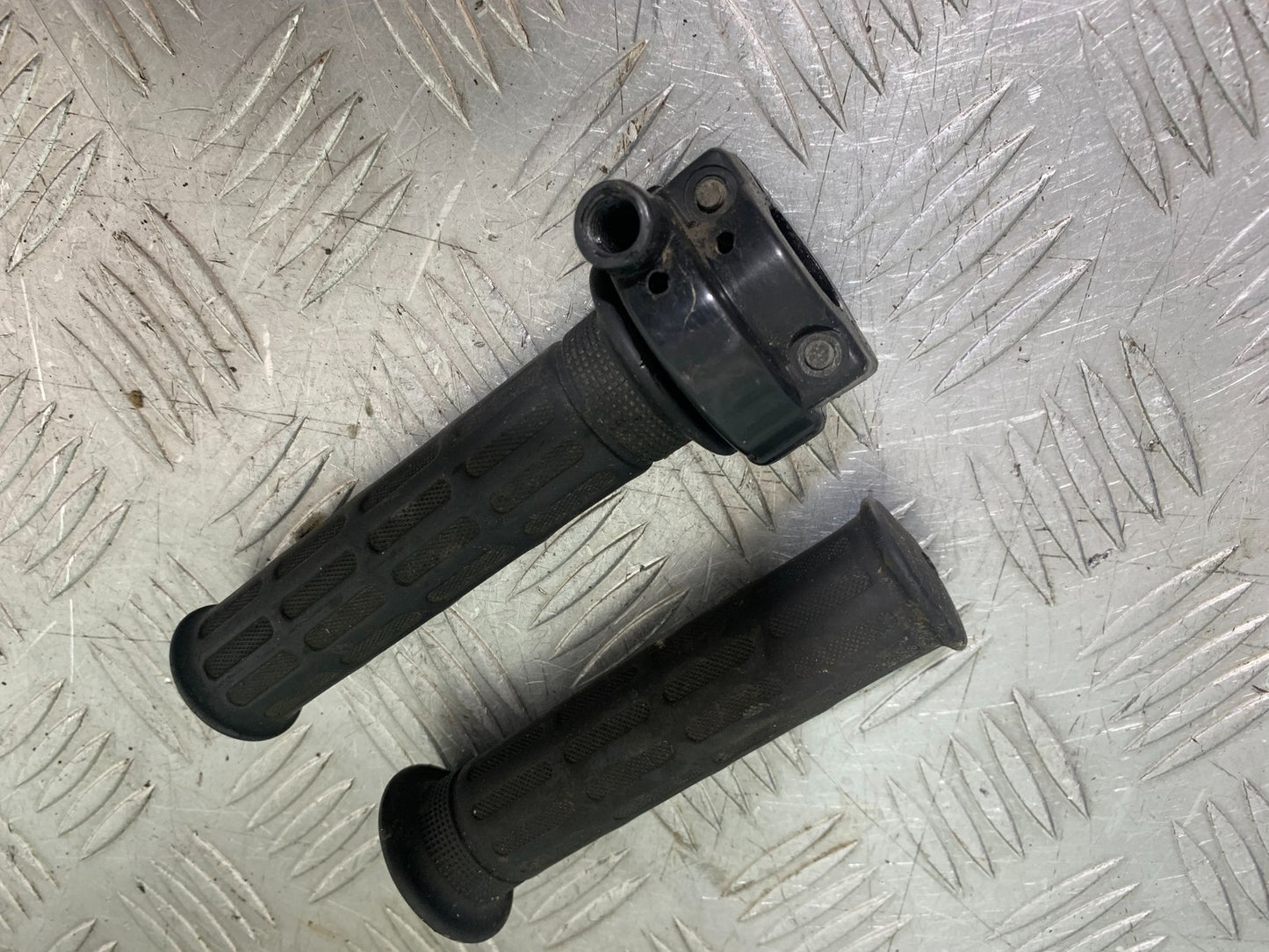 HONDA CG125 CG 125 THROTTLE AND GRIP YEAR 1998-2000 (CMB1282)