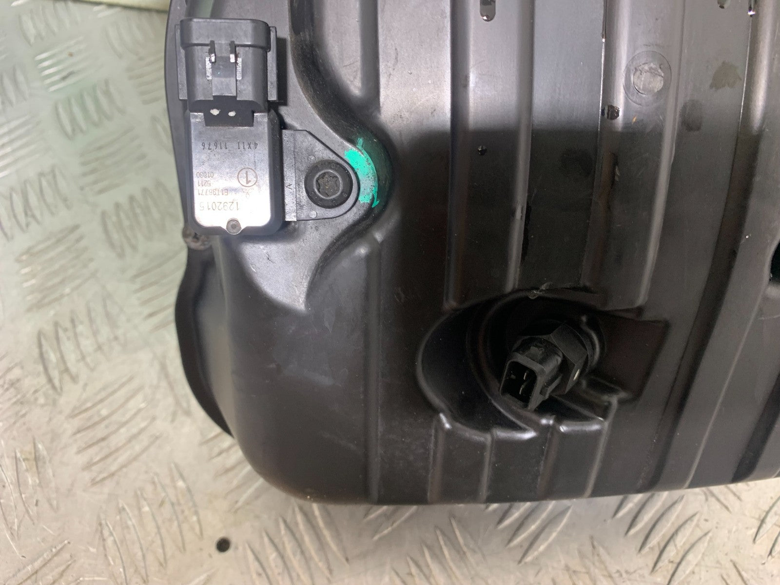 TRIUMPH 1050 SPEED TRIPLE AIRBOX YEAR 2005-2007 (CMB1322)