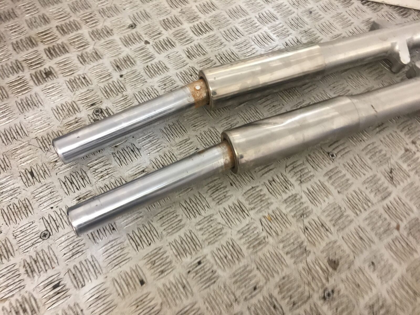 KAWASAKI VN900 CLASSIC FORKS (DAMAGED)  YEAR 2006-2015 (STOCK 706)