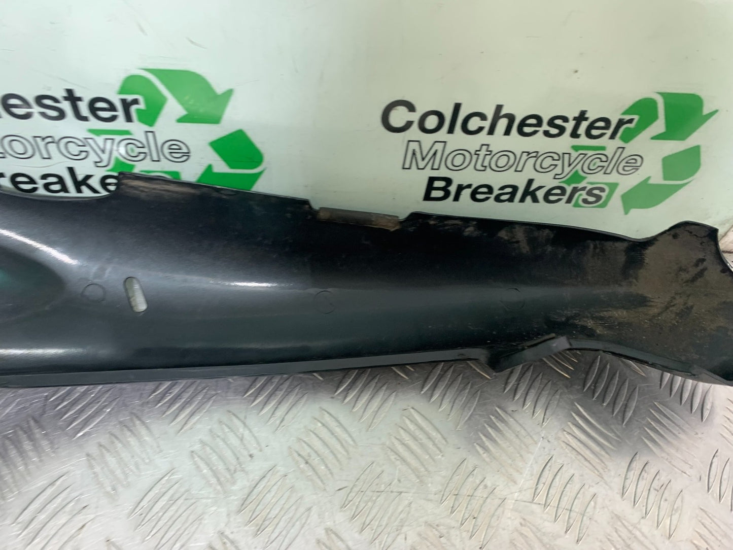 TRIUMPH 955i SPRINT ST LEFT SEAT PANEL YEAR 1999-04 (CMB1230)
