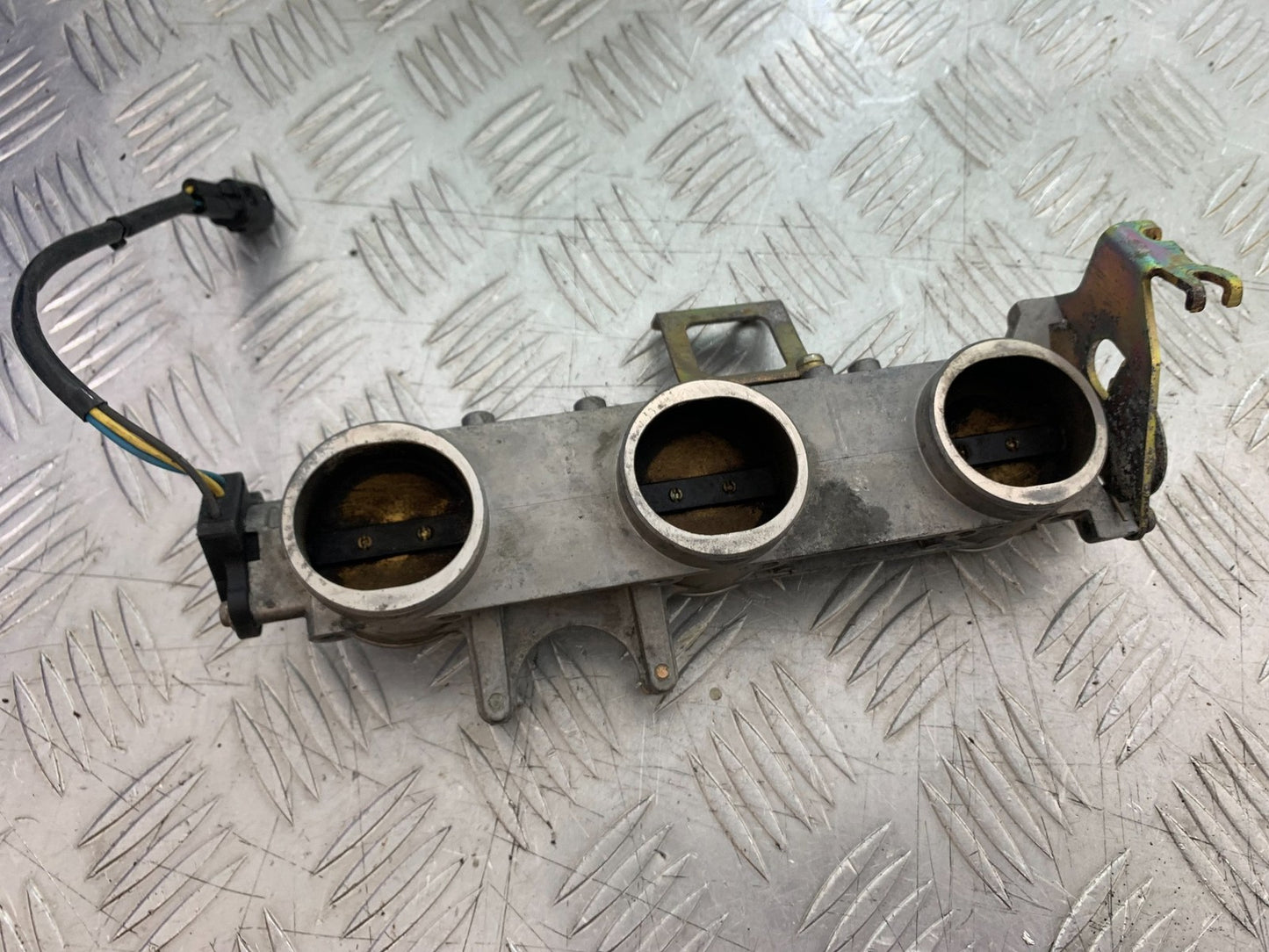 TRIUMPH 955i DAYTONA THROTTLE BODIES  YEAR 2002-2006 (CMB1229)