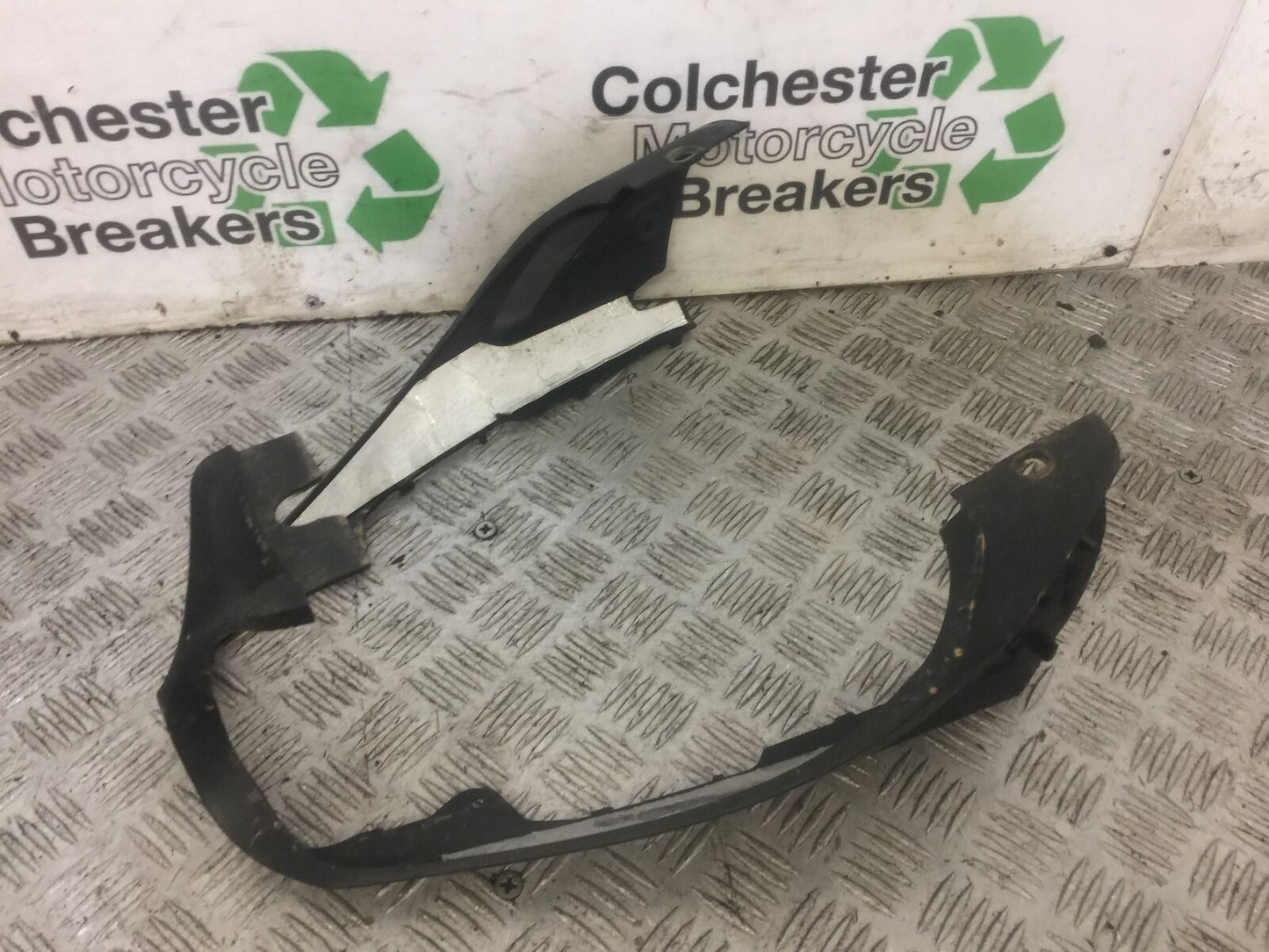 YAMAHA FZ6 SILENCER SHIELD  YEAR 2004 (STOCK 693)