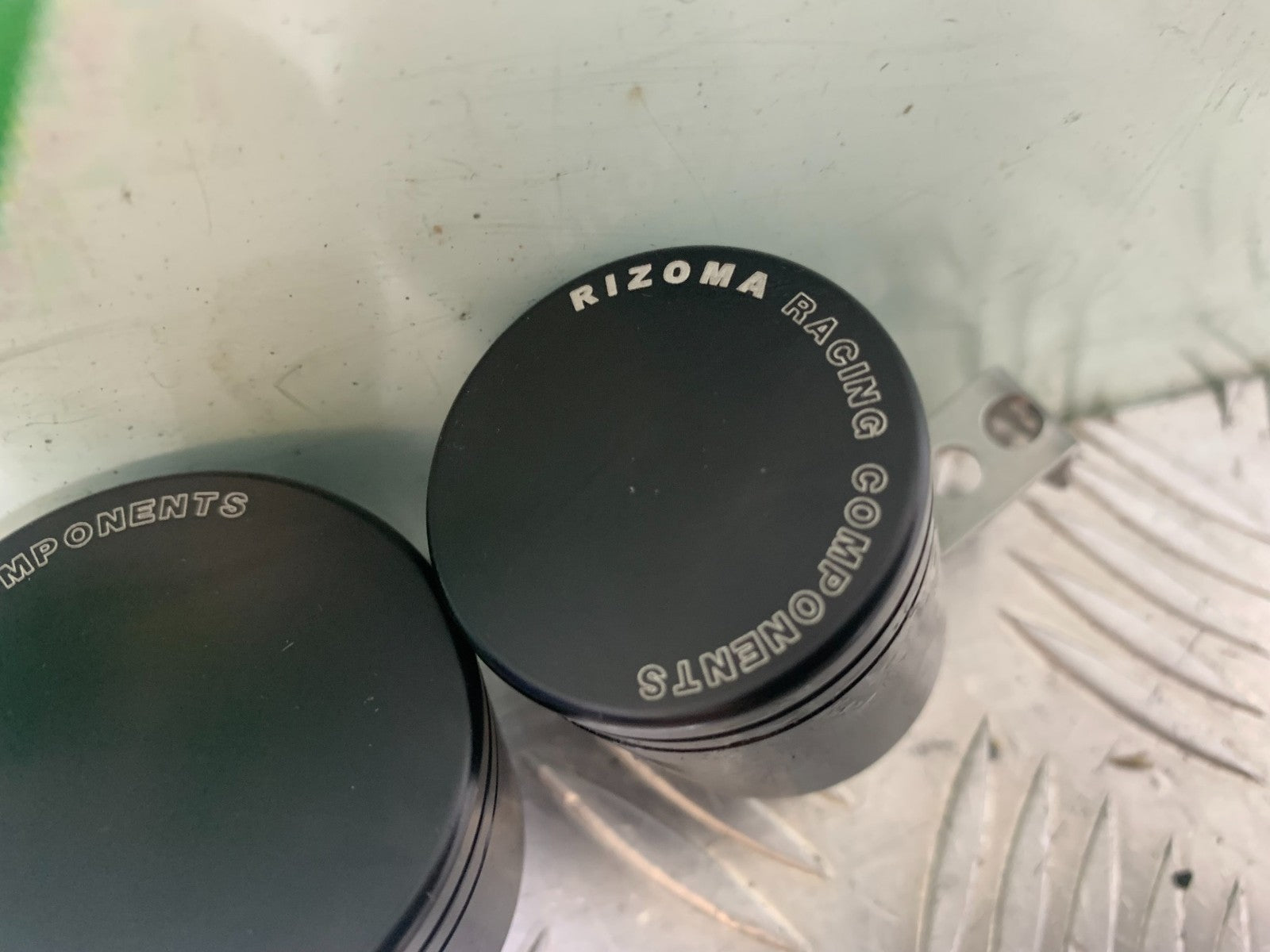 TRIUMPH 1050 SPEED TRIPLE  RIZOMA FLUID POTS YEAR 2005-2007 (CMB1322)