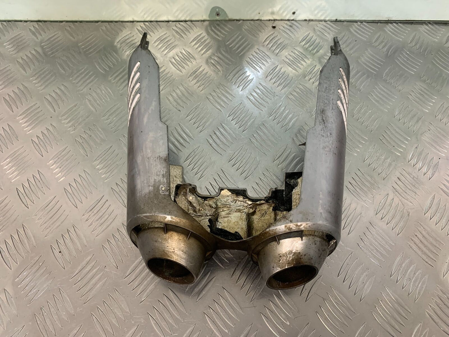 YAMAHA FZ6 FAZER SILENCER COVER  YEAR 2004-2007  (STOCK 955)