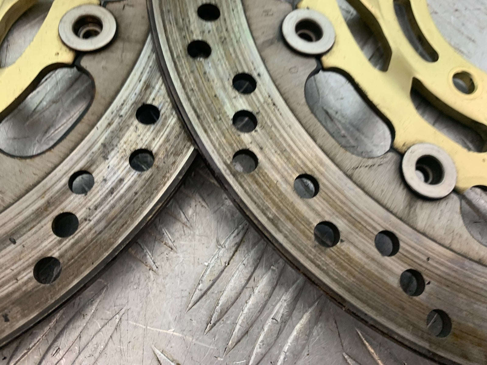 TRIUMPH 1050 SPEED TRIPLE FRONT BRAKE DISCS  YEAR 2005-2007 (CMB1322)