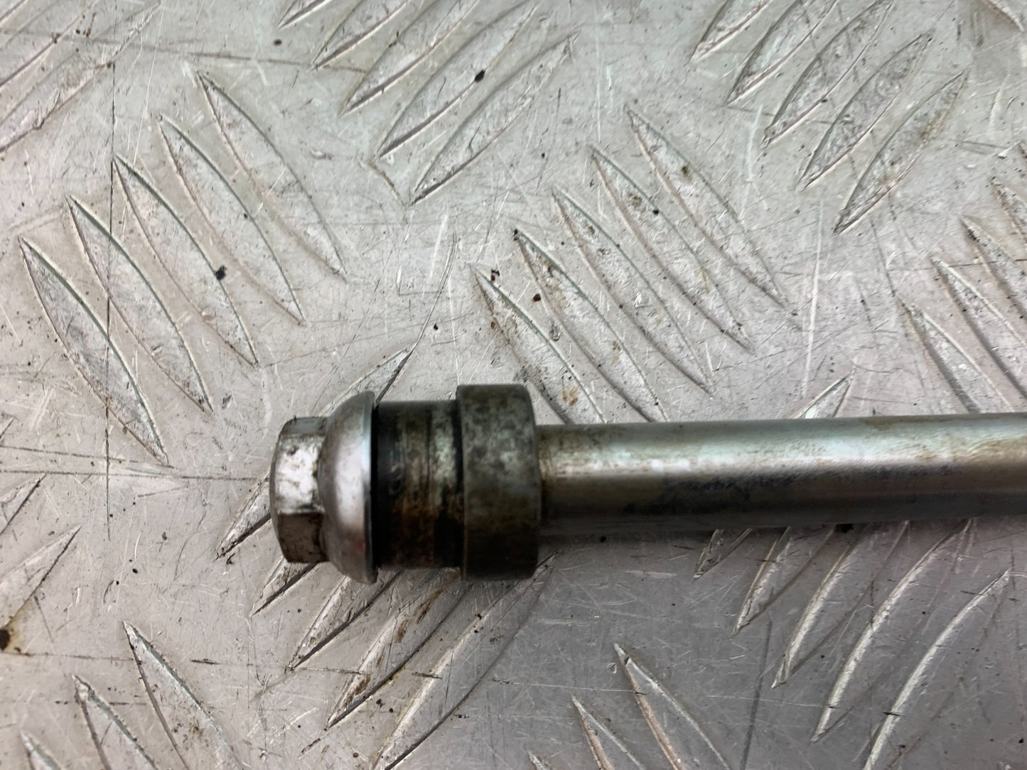 YAMAHA XV1100 XV 1100 VIRAGO FRONT WHEEL SPINDLE  1990-1999 (CMB1190)