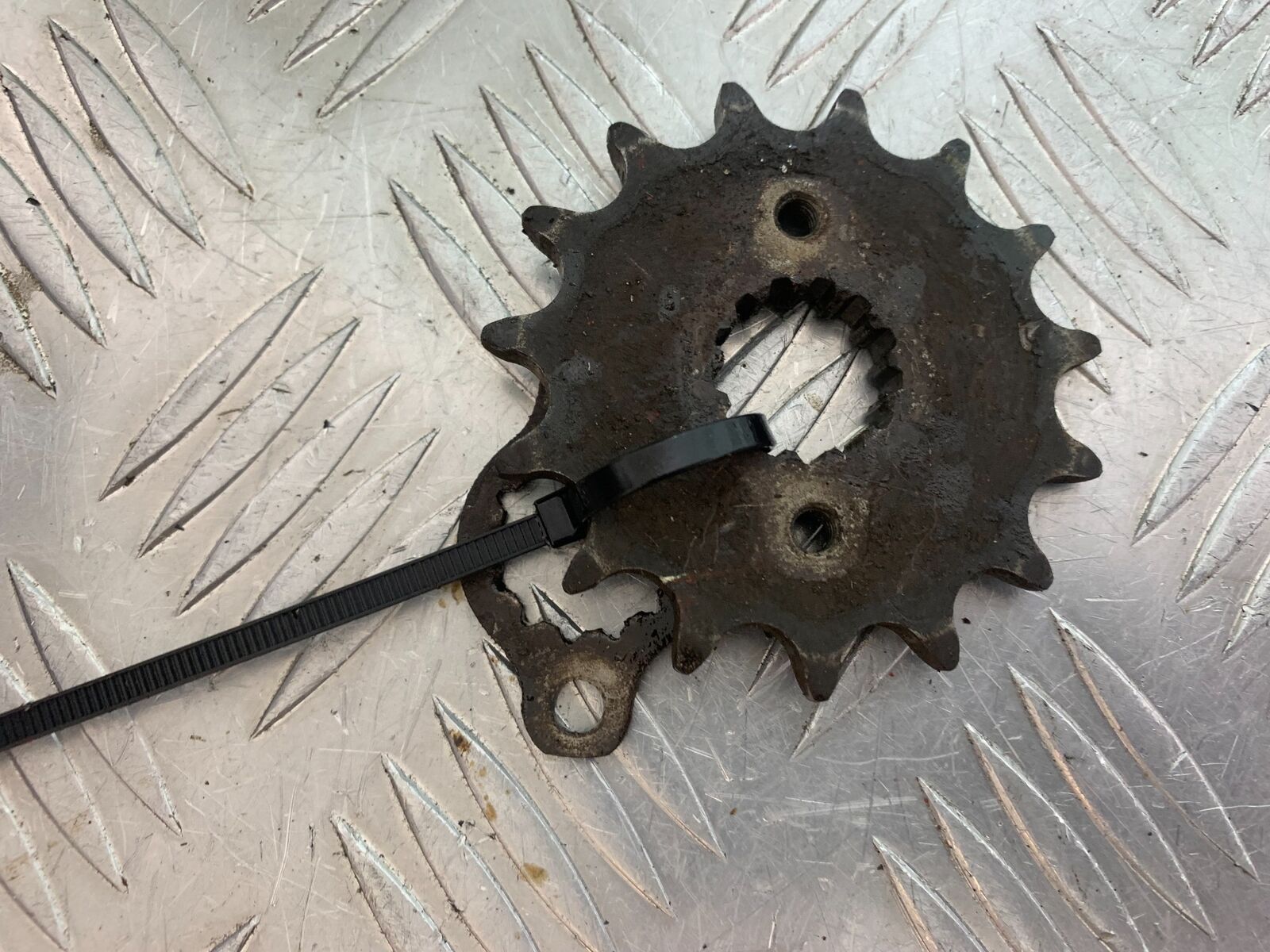 KAWASAKI KLR600 KLR 600 FRONT SPROCKET   YEAR 1993-1995
