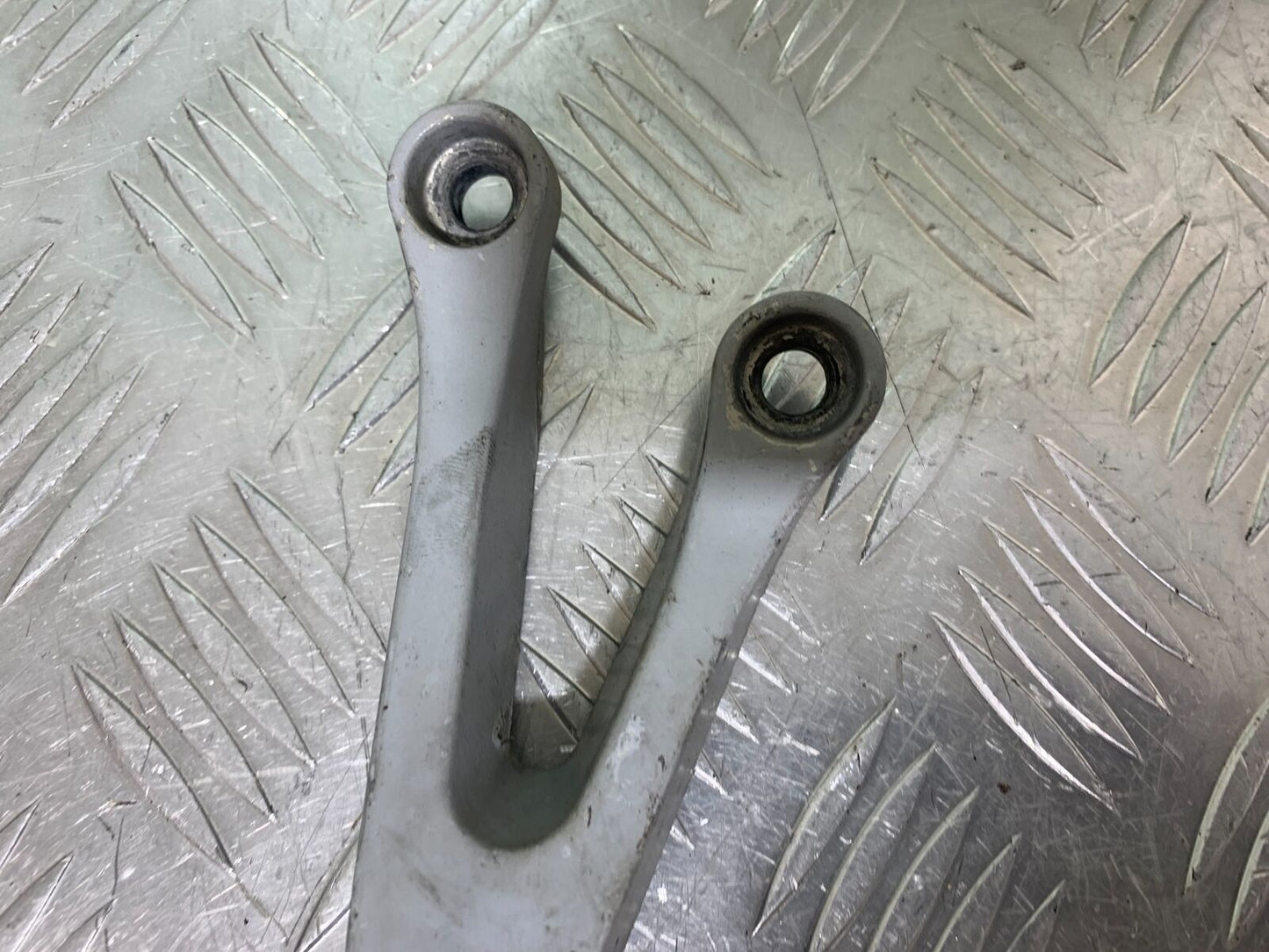 KAWASAKI ZX6R ZX6 J RIGHT REAR HANGER  YEAR 2000 (CMB1129)