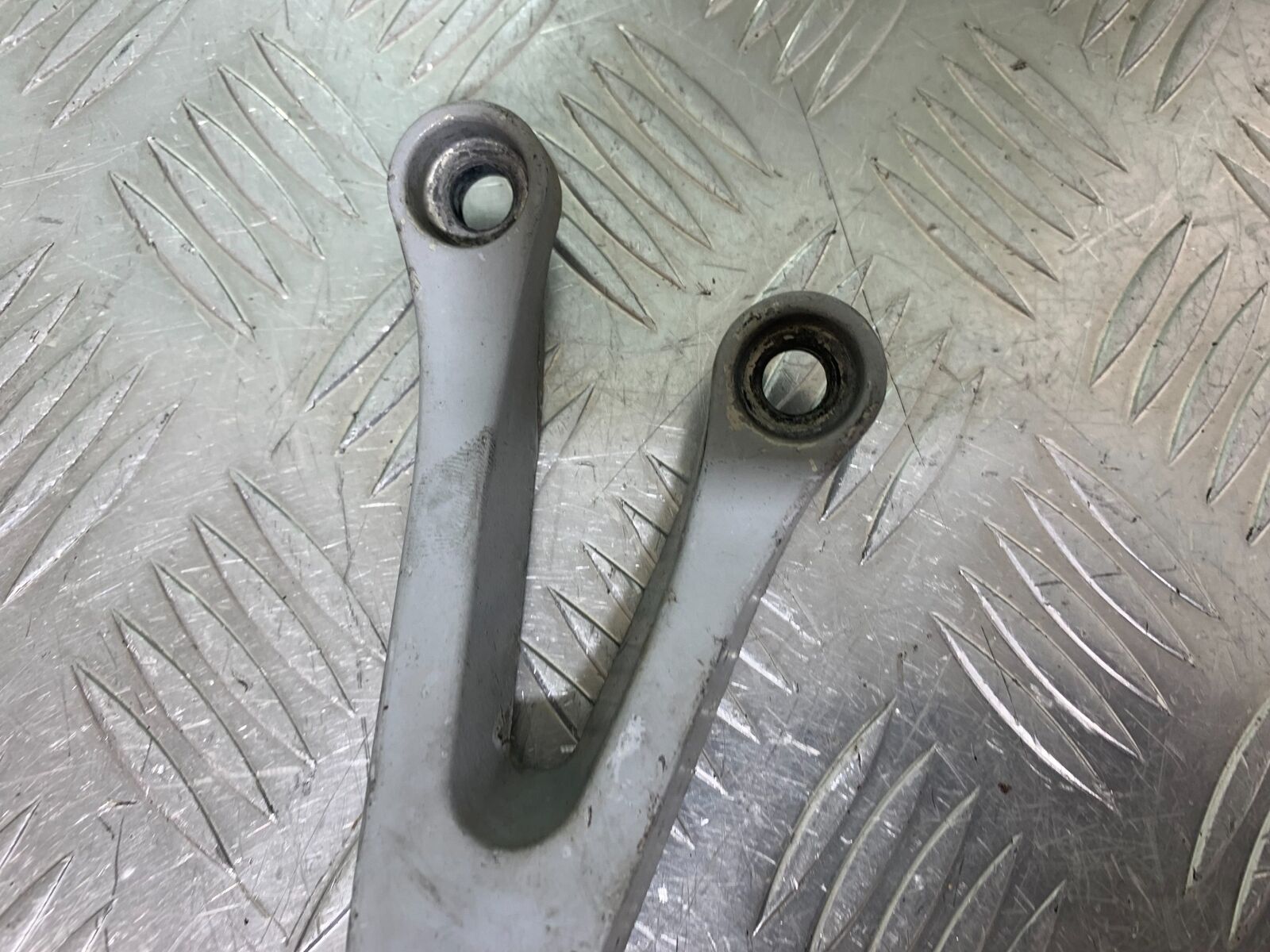 KAWASAKI ZX6R ZX6 J RIGHT REAR HANGER  YEAR 2000 (CMB1129)