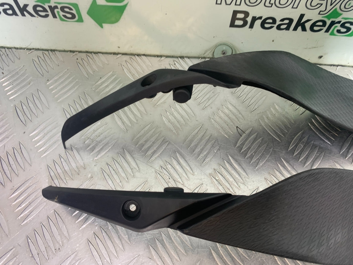 KAWASAKI ZX6R LEFT AND RIGHT LOWER TANK PANELS  YEAR 2009-2012 (CMB1136)