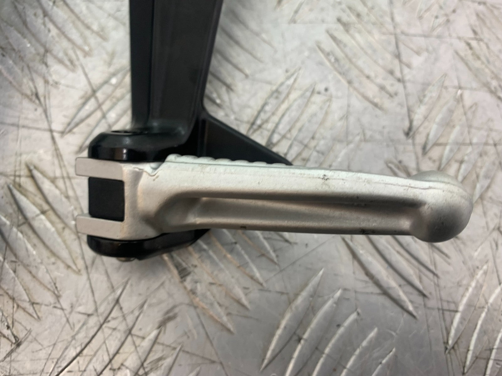DUCATI 1198 S REAR HANGERS AND PEGS  YEAR 2009-2011 (CMB1219)