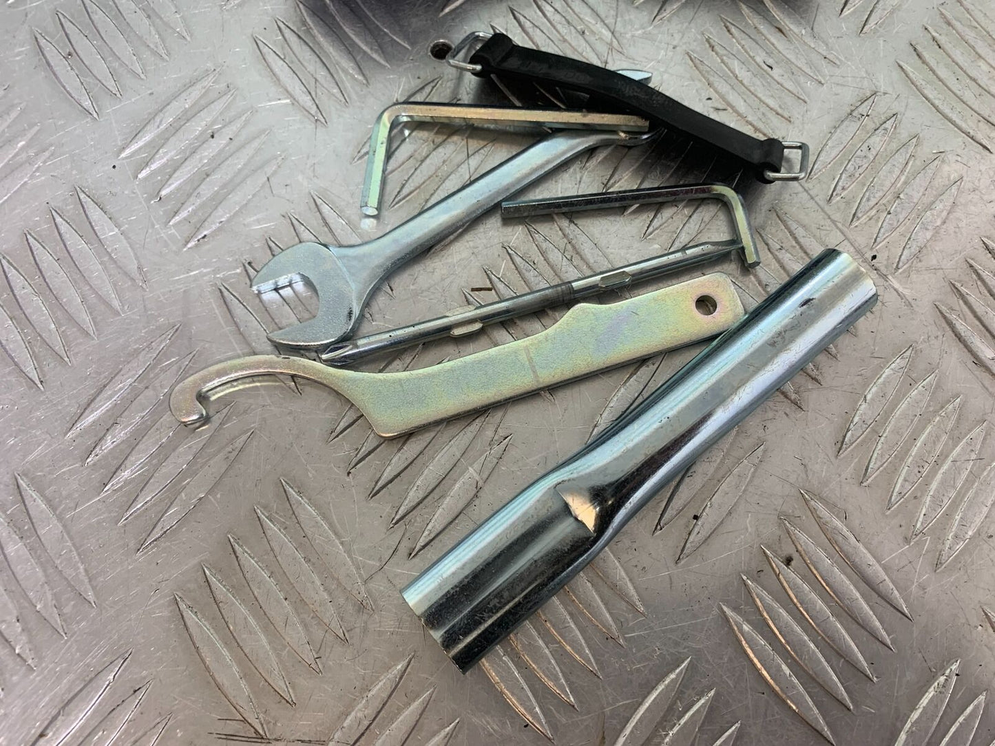 YAMAHA XSR900 XSR 900 TOOL KIT  YEAR 2021-2022 (CMB1073)