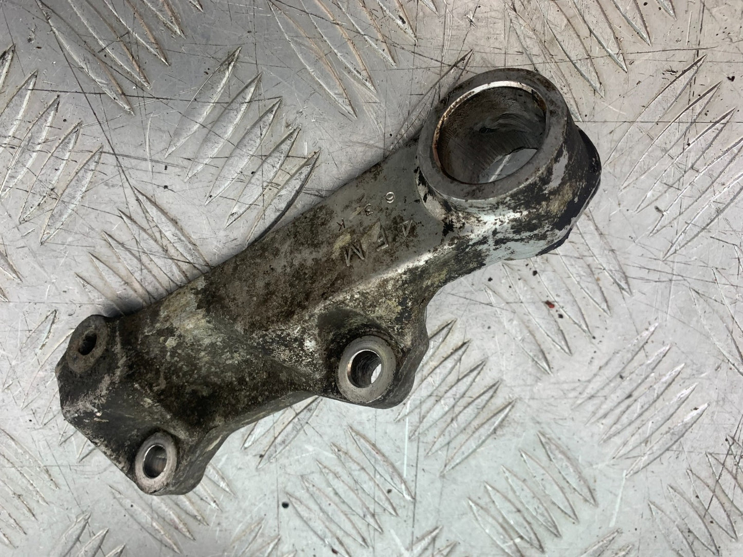 YAMAHA YZF1000 THUNDERACE REAR CALIPER BRACKET  YEAR 1997-2000 (CMB1204)