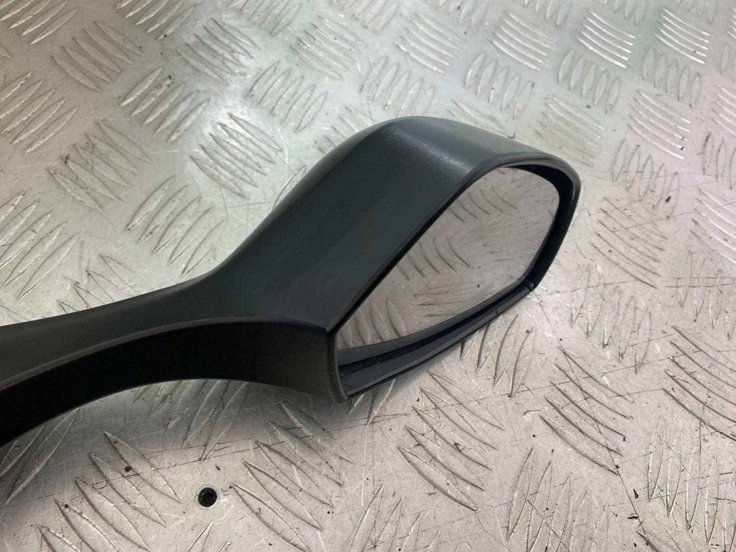 TRIUMPH 1050 SPRINT GT RIGHT MIRROR YEAR 2010-2016 (CMB1250)