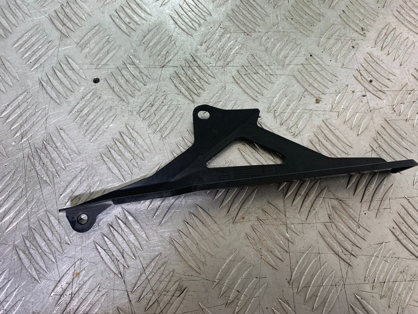 APRILIA RSV4 FACTORY CHAIN GUARD YEAR 2009-2012 (CMB1224)