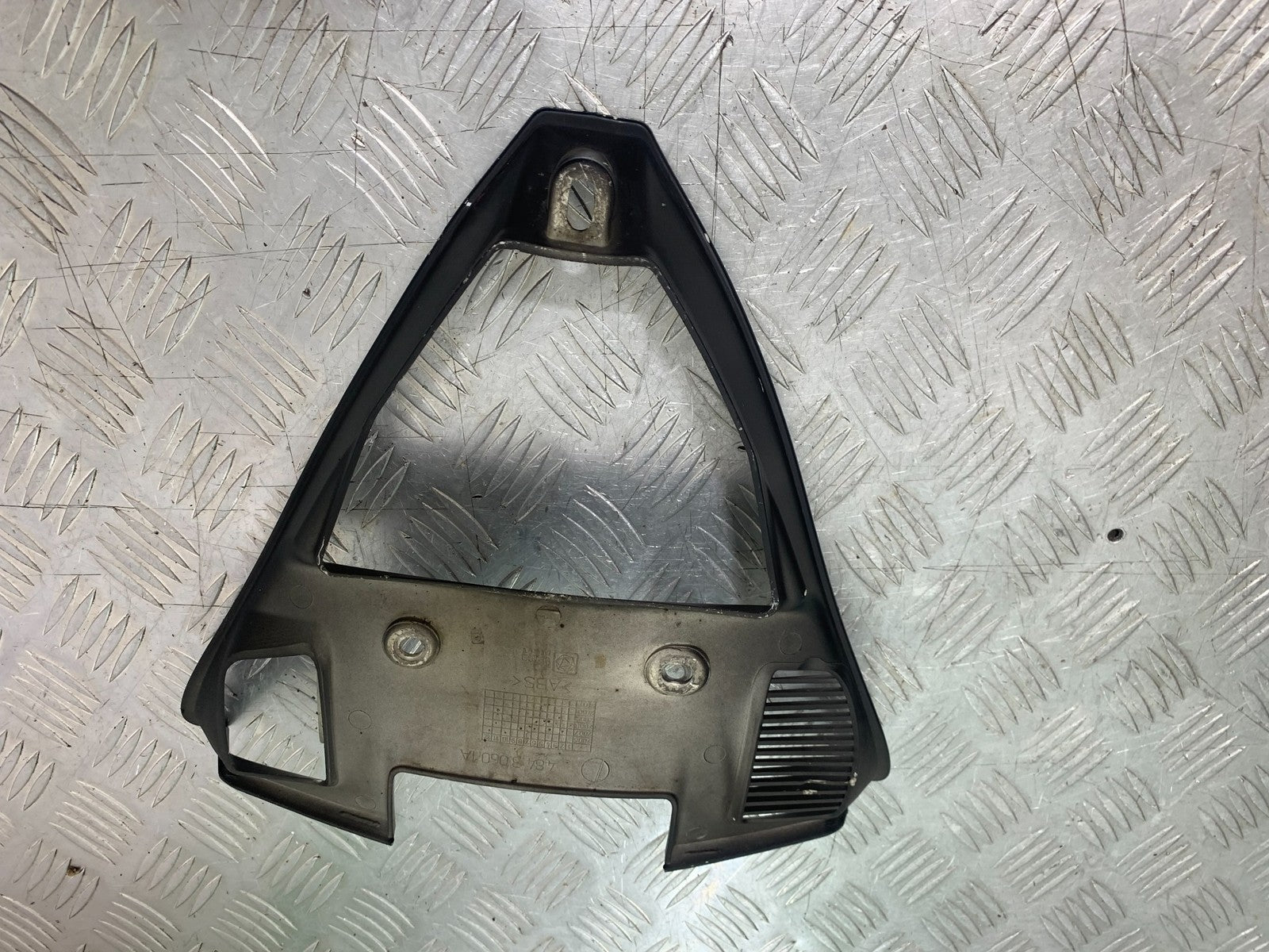 DUCATI 1198 S  FAIRING V-PIECE   YEAR 2009-2011 (CMB1219)