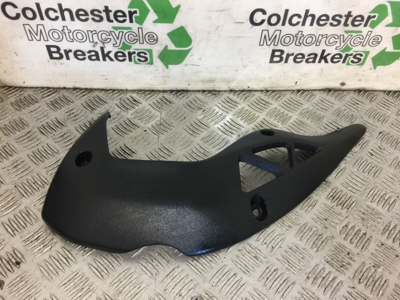 KAWASAKI 650 VERSYS LEFT BELLYPAN  YEAR 2011 (STOCK 478) ABS