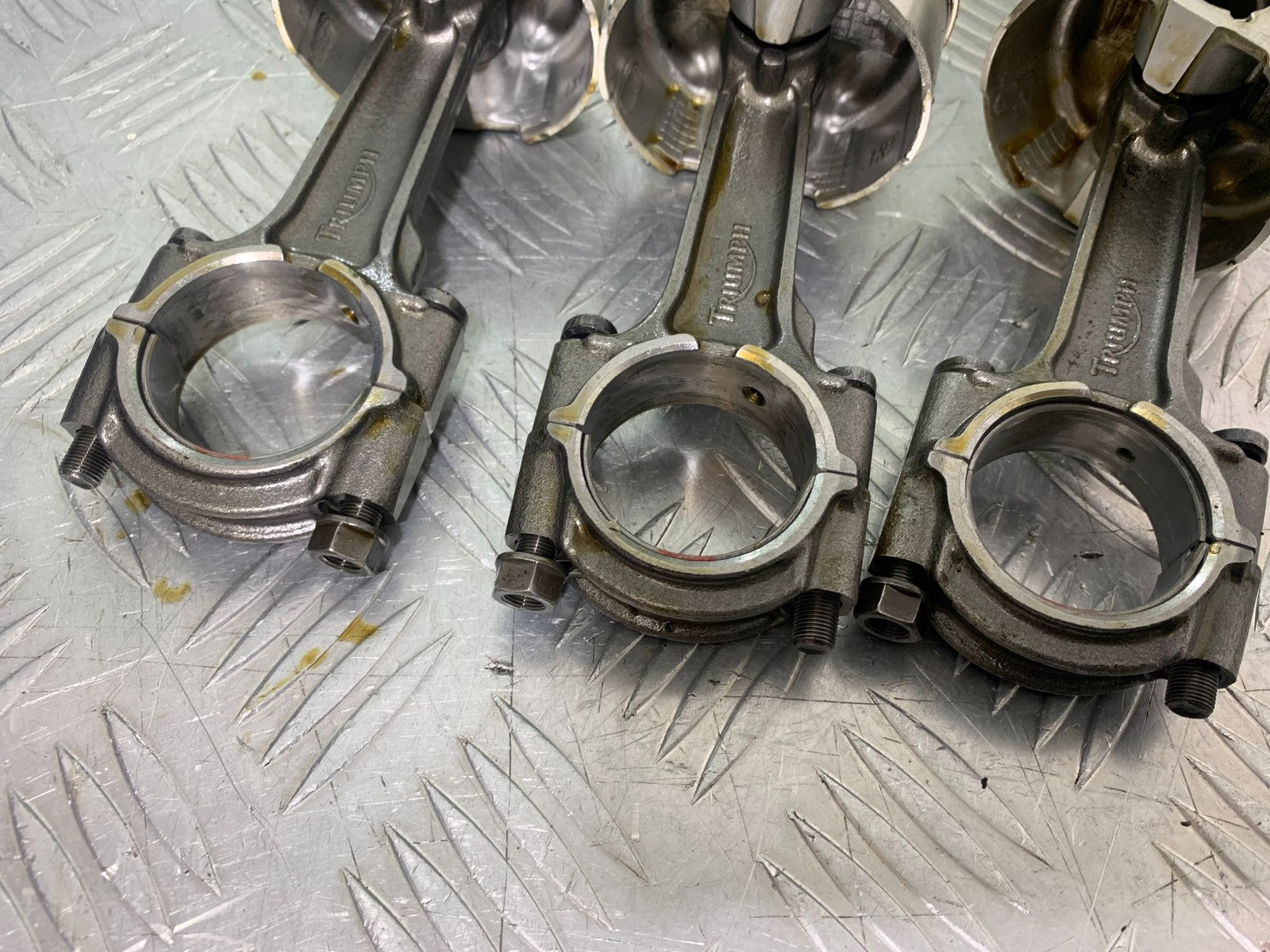 TRIUMPH 955I SPRINT RS CON RODS AND PISTONS   YEAR 1999-04