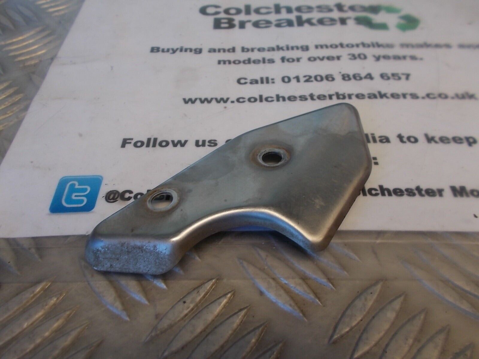 YAMAHA MT03 MT 03 MT-03 RIGHT HEEL PLATE  YEAR 2007