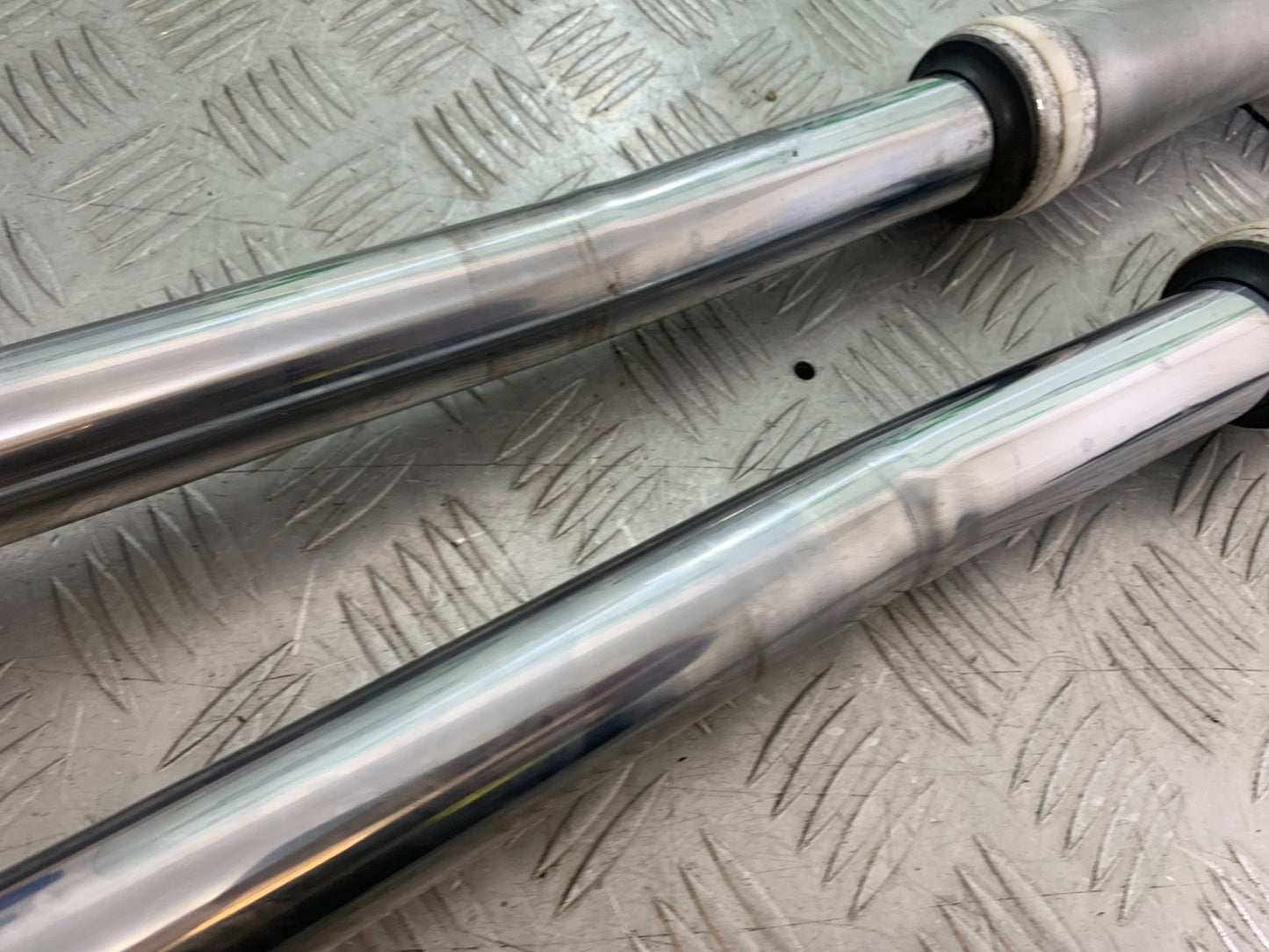 YAMAHA XVS 1300 MIDNIGHT STAR FORKS (BENT SOLD AS PARTS) YEAR 2007-16 (CMB1200)