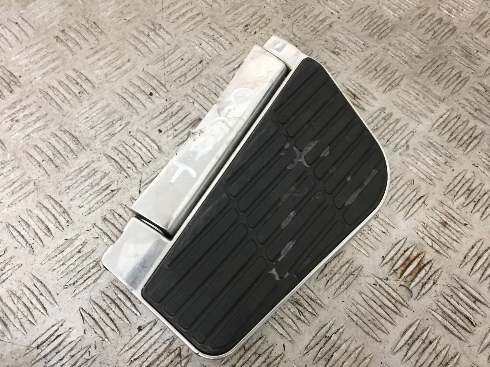 HONDA GL1800 GL 1800 RIGHT FOOTBOARD  YEAR 2004-10 ABS (STOCK 890)