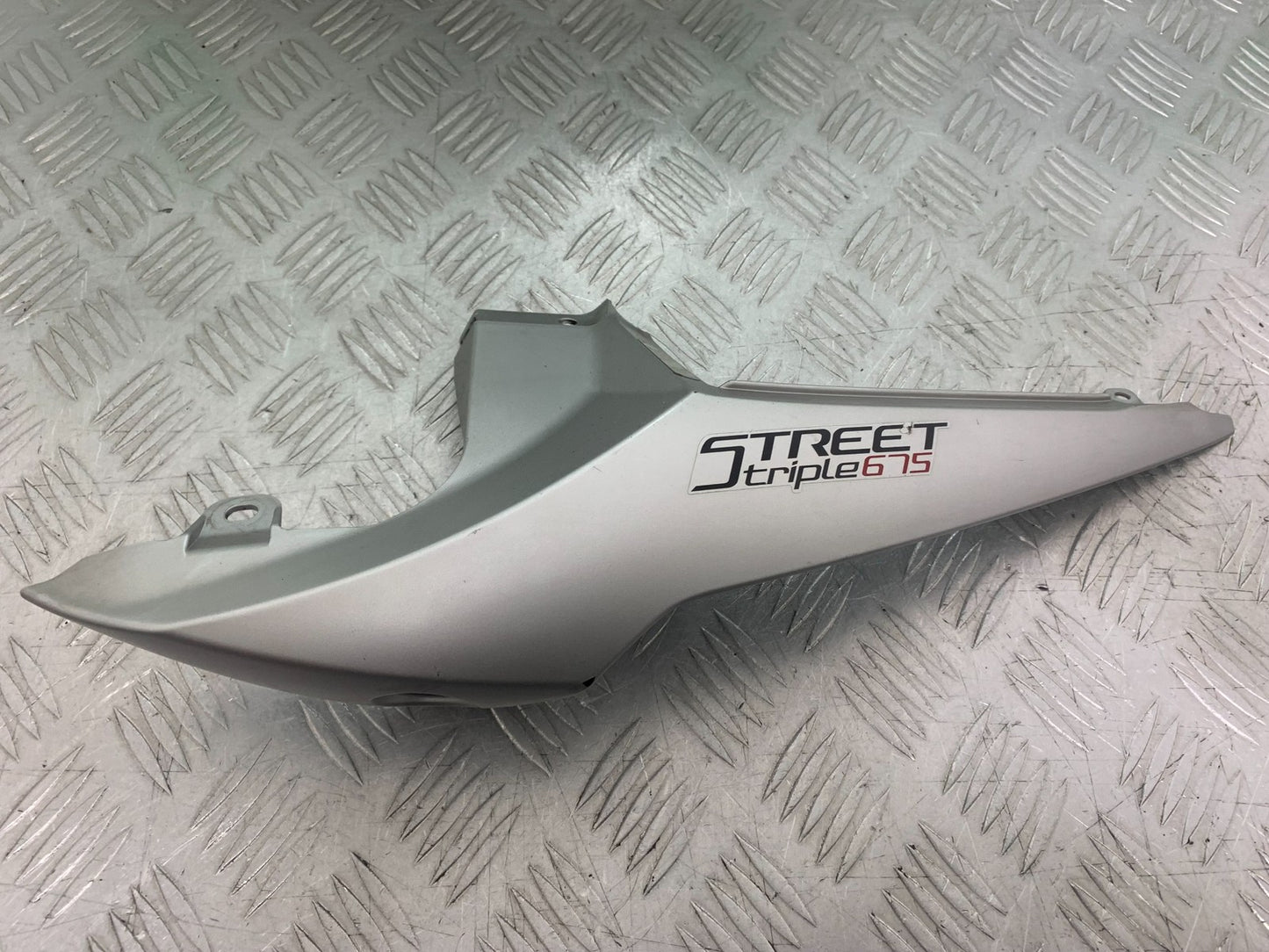 TRIUMPH 675 STREET TRIPLE RX LEFT SEAT PANEL 2015-2017 (CMB1299)