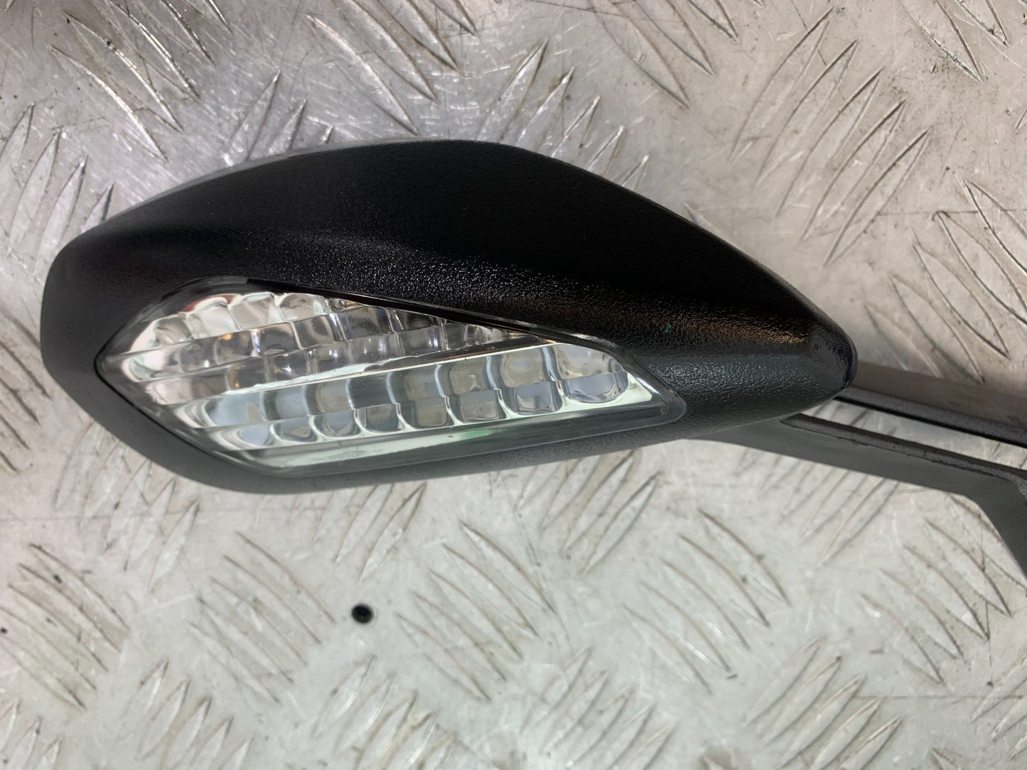 DUCATI 1299 PANIGALE RIGHT MIRROR (DAMAGED SOLD AS PARTS)  YEAR 2016 (CMB 1187)