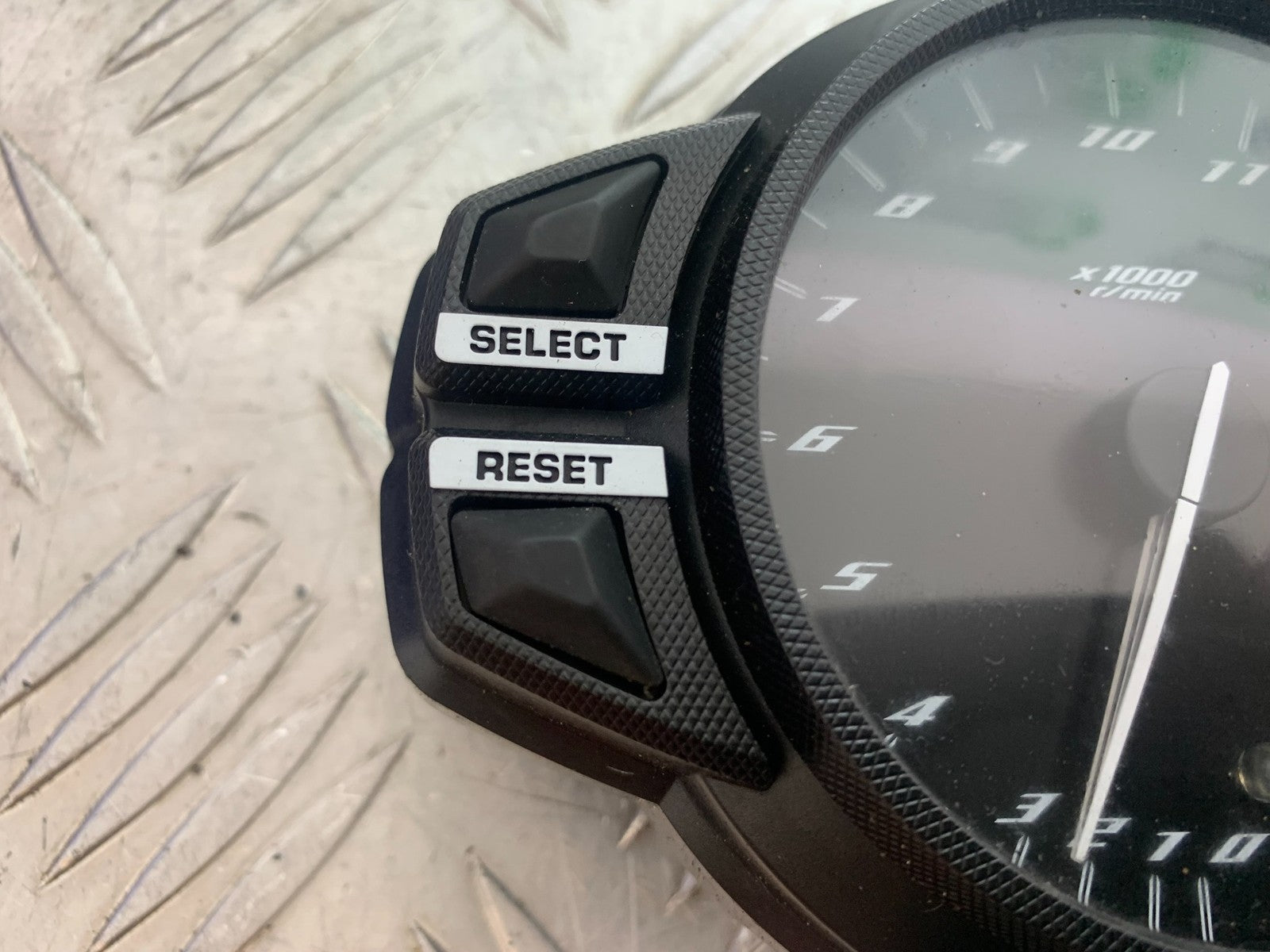 YAMAHA YZF R1 14 B BIG BANG CLOCKS SPEEDO DASH   2009-14 (CMB1175)