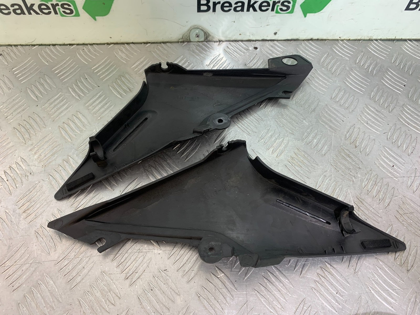 YAMAHA XJ600 XJ 600 DIVERSION LEFT & RIGHT SIDE INFILLS  1998-2000 (CMB1191)