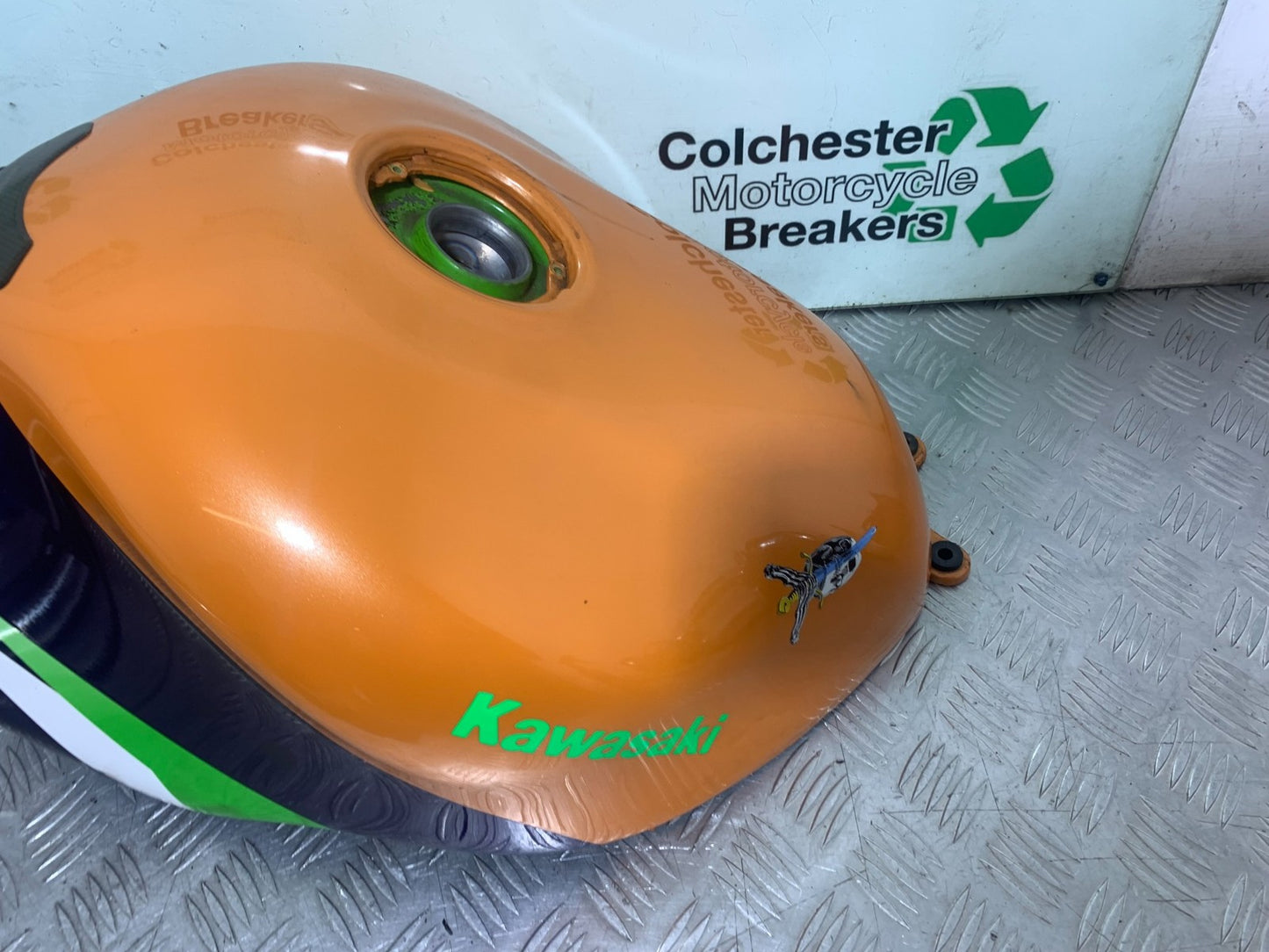 KAWASAKI ZX9R ZX9 E1 PETROL TANK  YEAR 2000-01 (CMB1171)