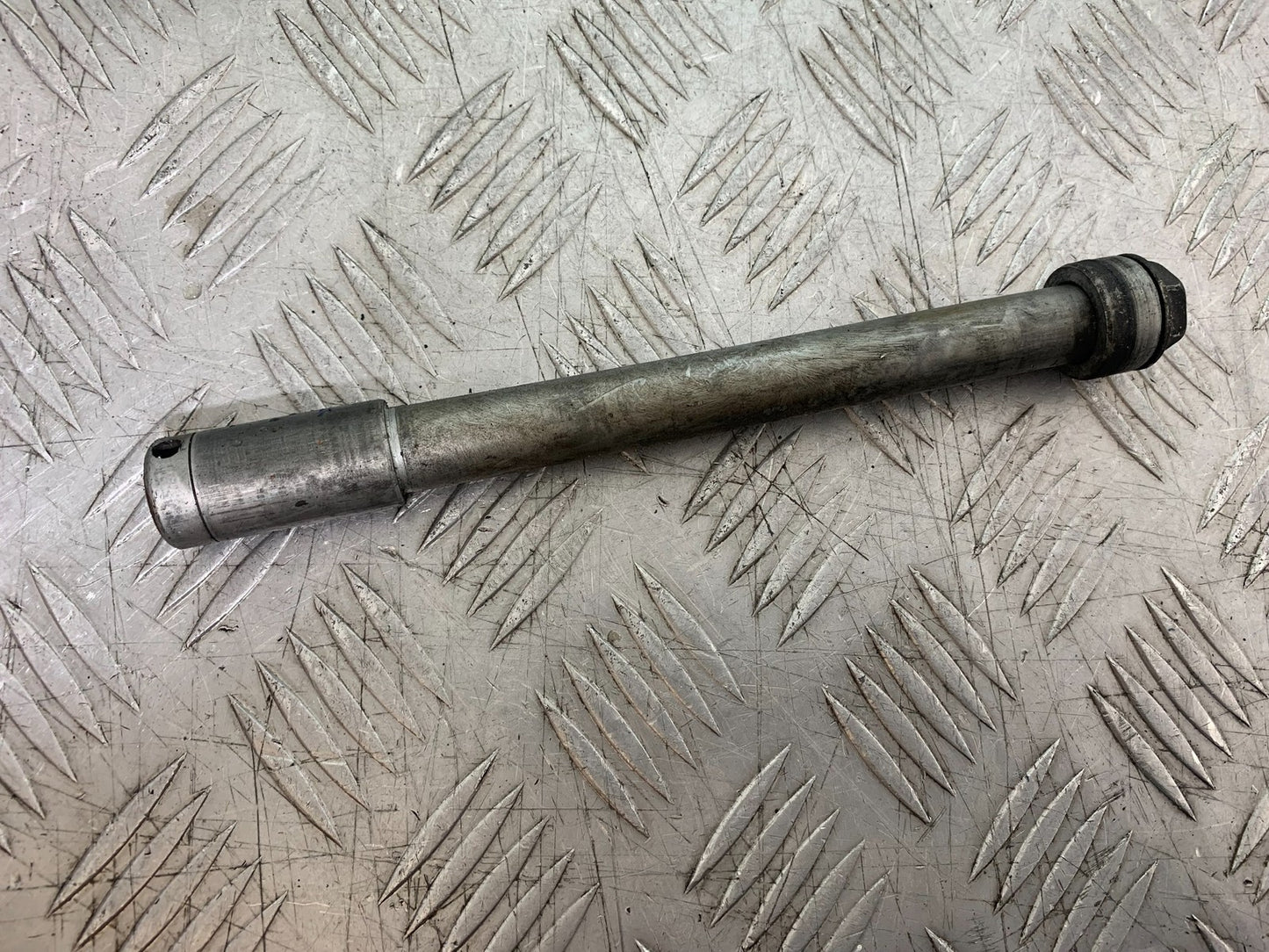 HONDA NT650 V DEAUVILLE FRONT WHEEL SPINDLE   YEAR 1998-01 (CMB1320)
